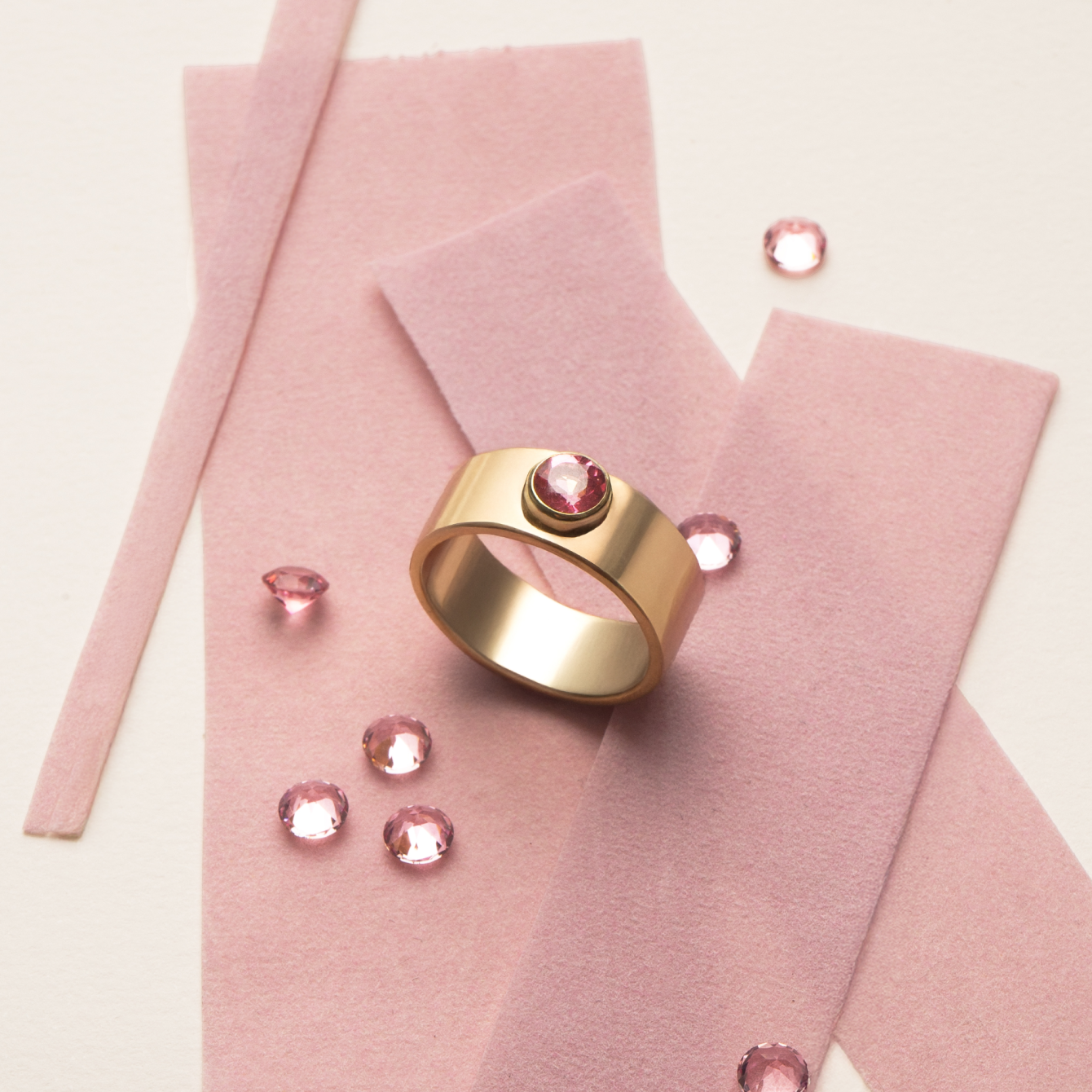 Артефакт "Насолода" - Каблучка з топазом