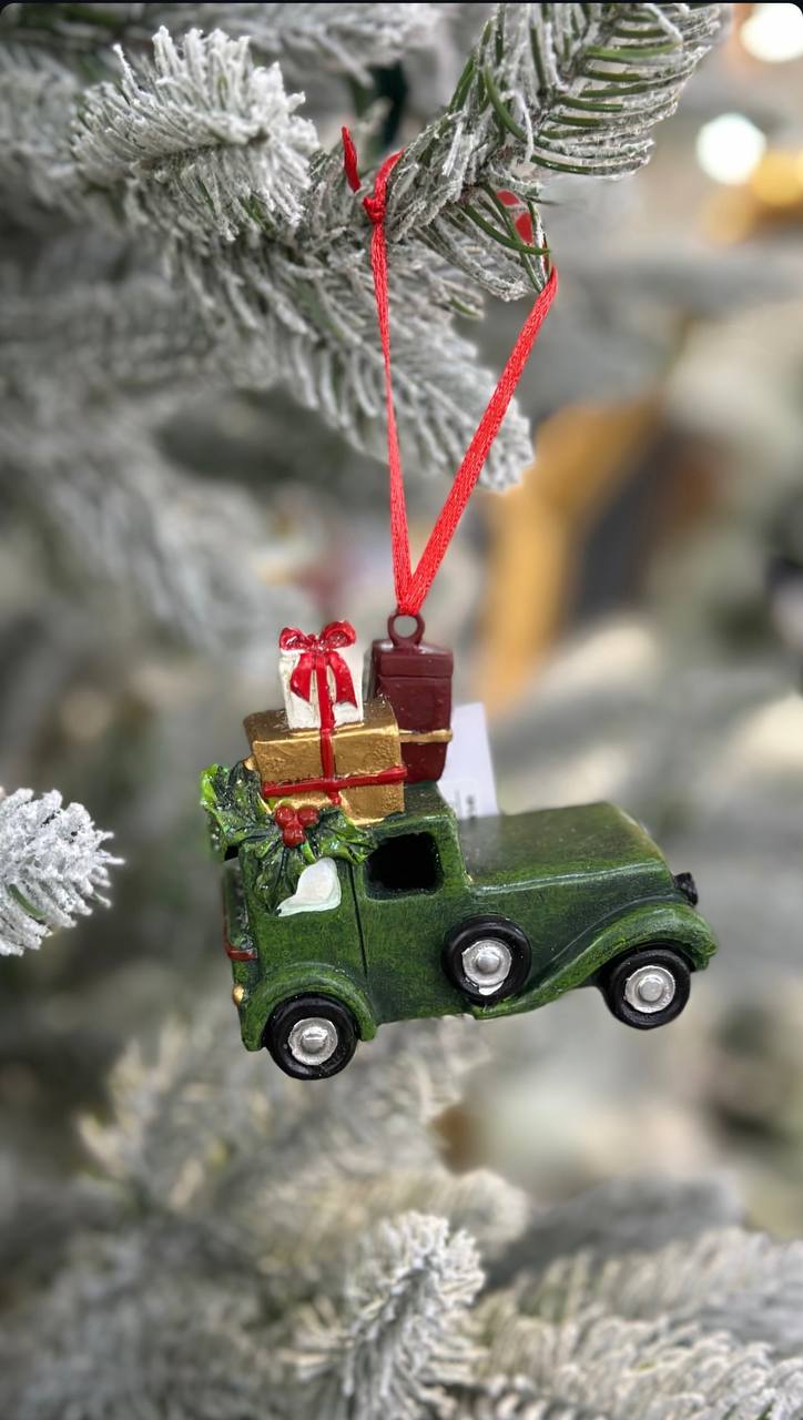 Декоративна підвіска з LED Машинка з подарунками, 7,5см