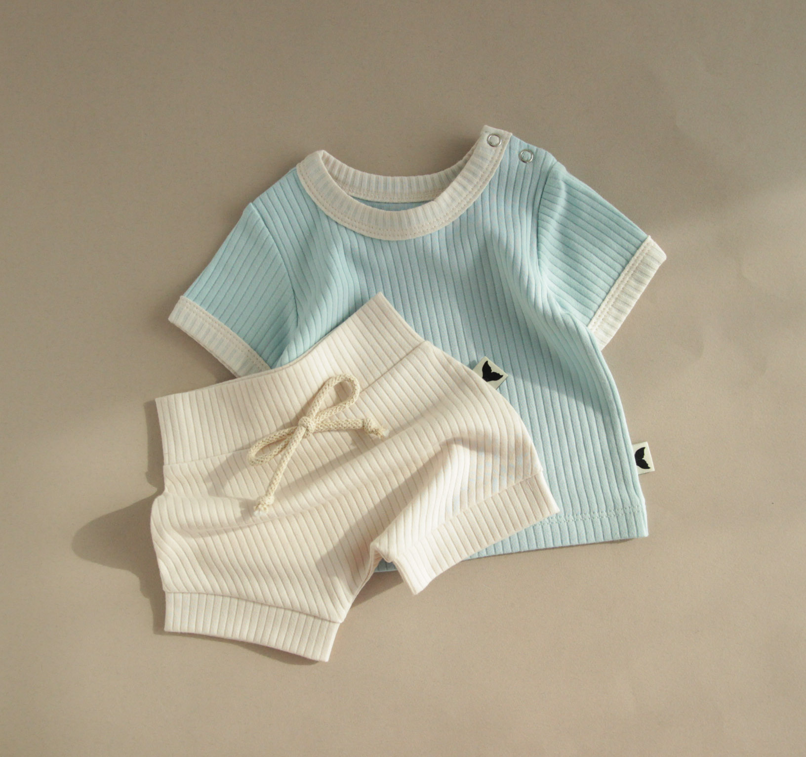 Комплект футболочка та шортики