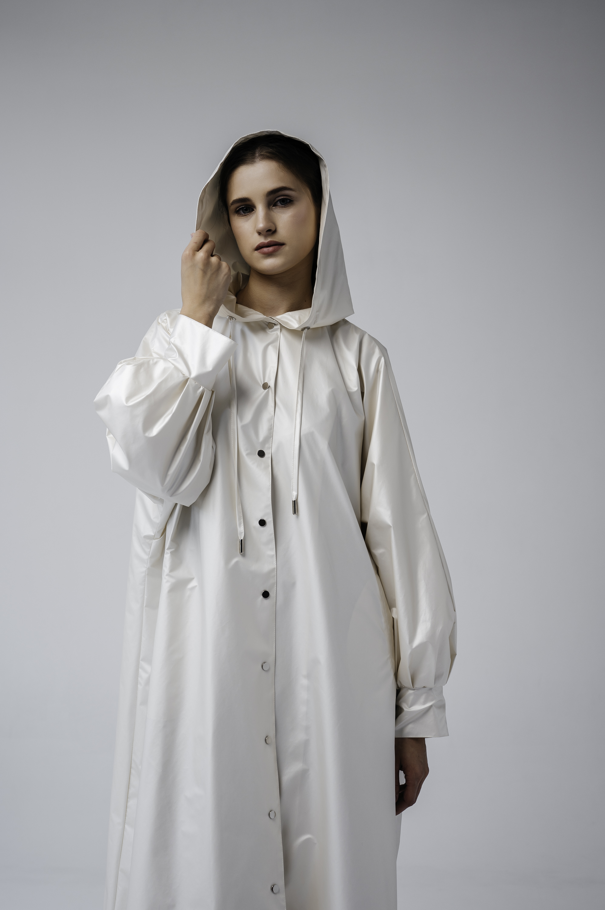 Білий перлинковий дизайнерський дощовик | White Pearl Designer Raincoat One size