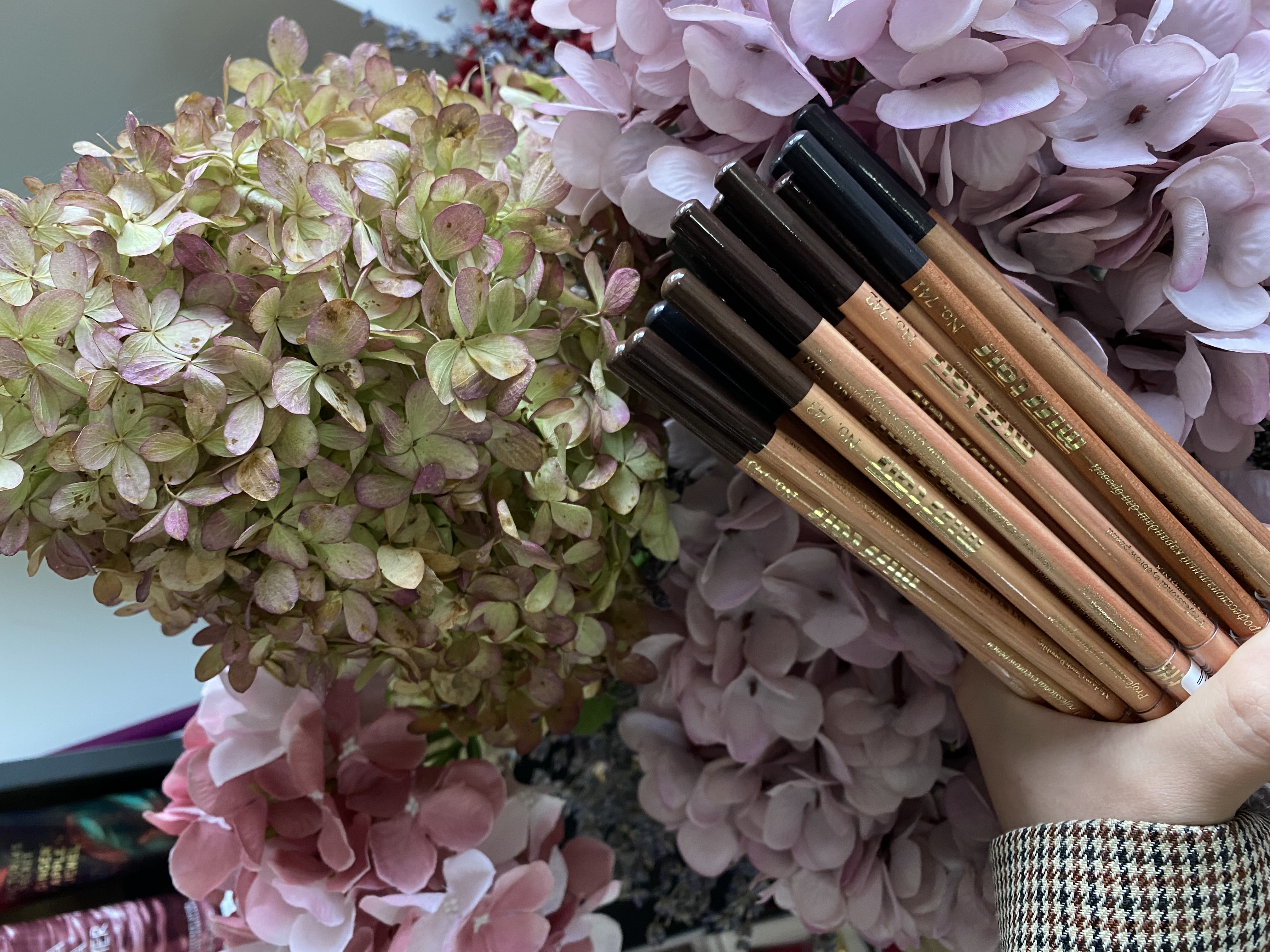 Олівці для брів Miss Tais