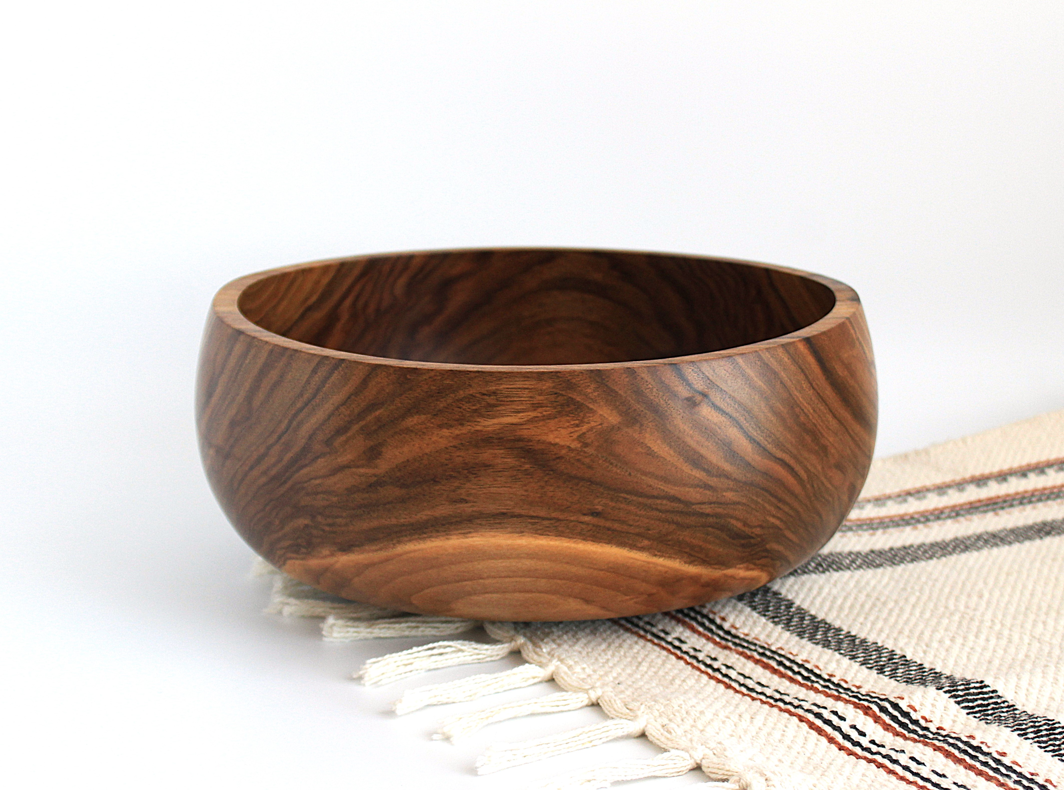 Салатник  великий з  горіха