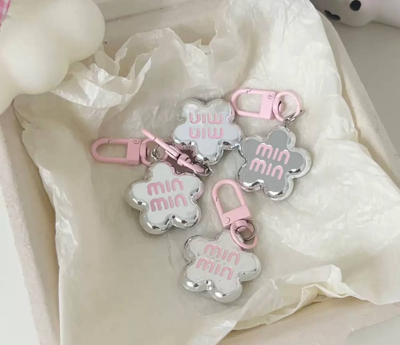 Брелок на ключі, рожевий MIN MIN