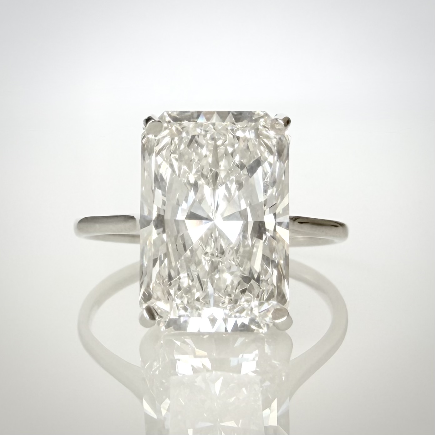 18K valkokultainen statement-timanttisormus 5,06 ct – Radiant – F/VS1 – IGI