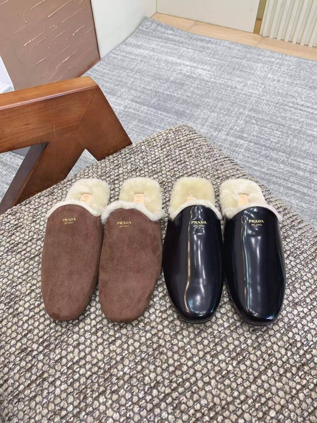 Prada шльопанці