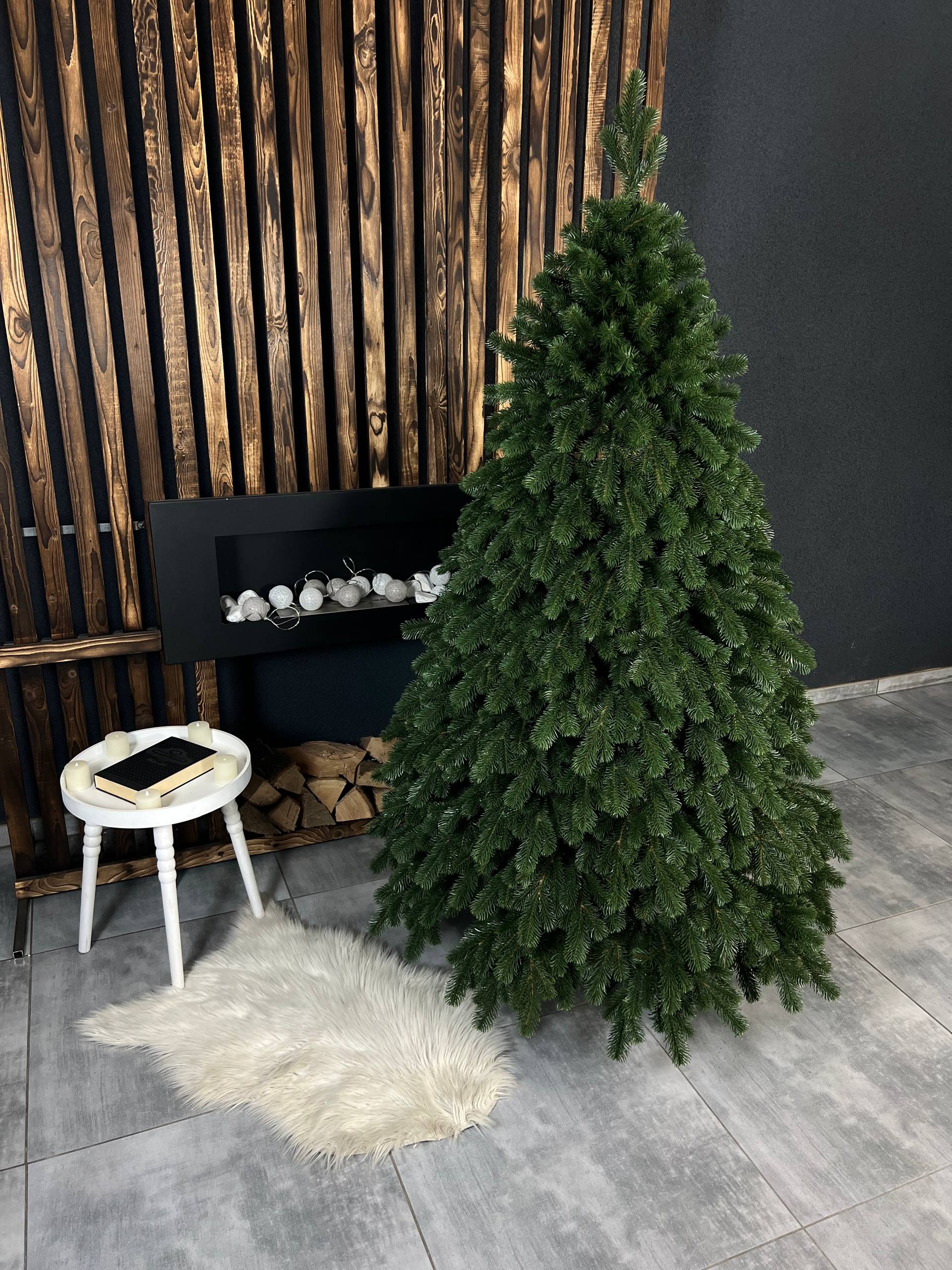 Ялинка «Тріумф» зелена на нитці - 1.8м. 💚