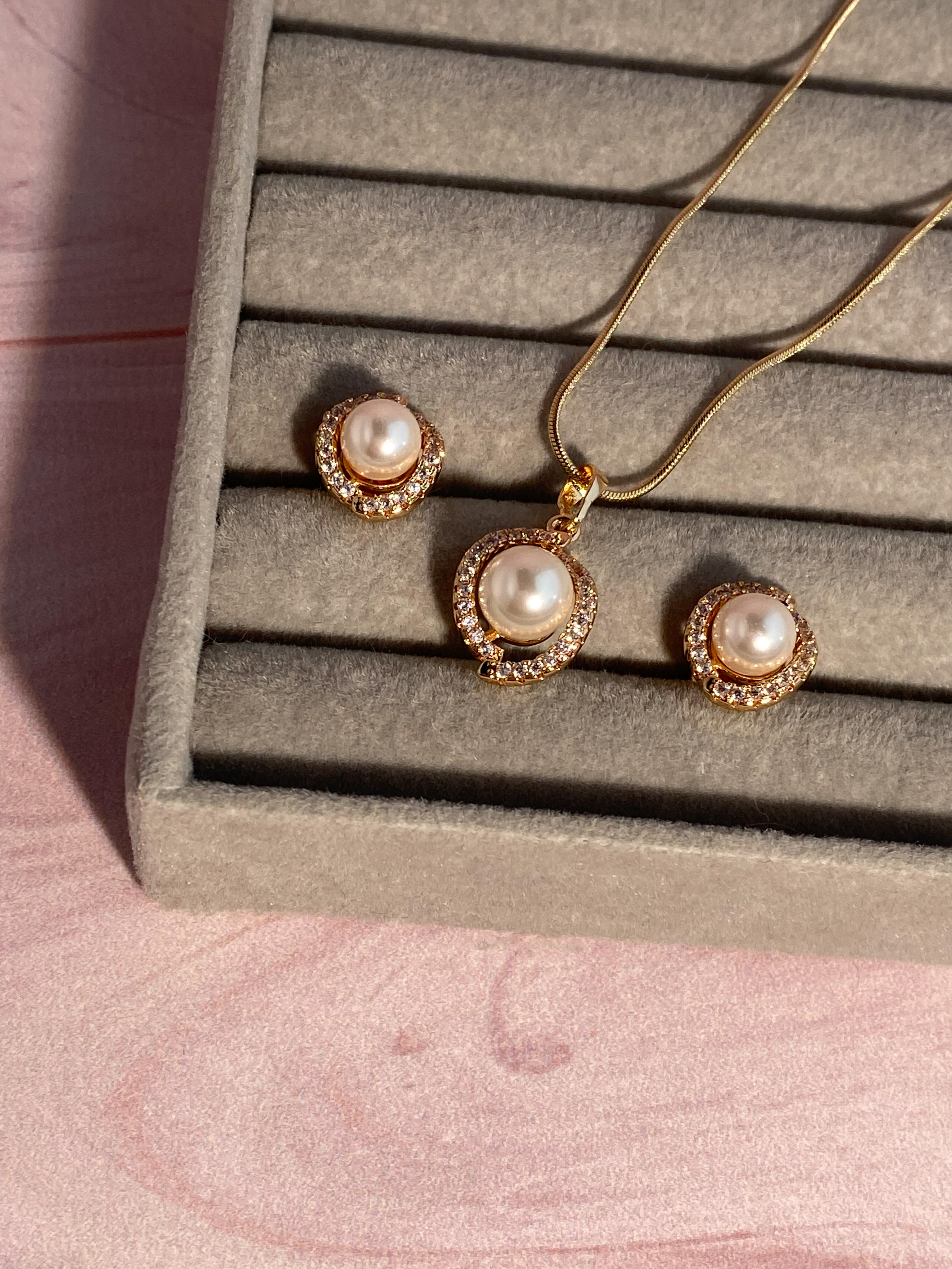 Набір з перлами