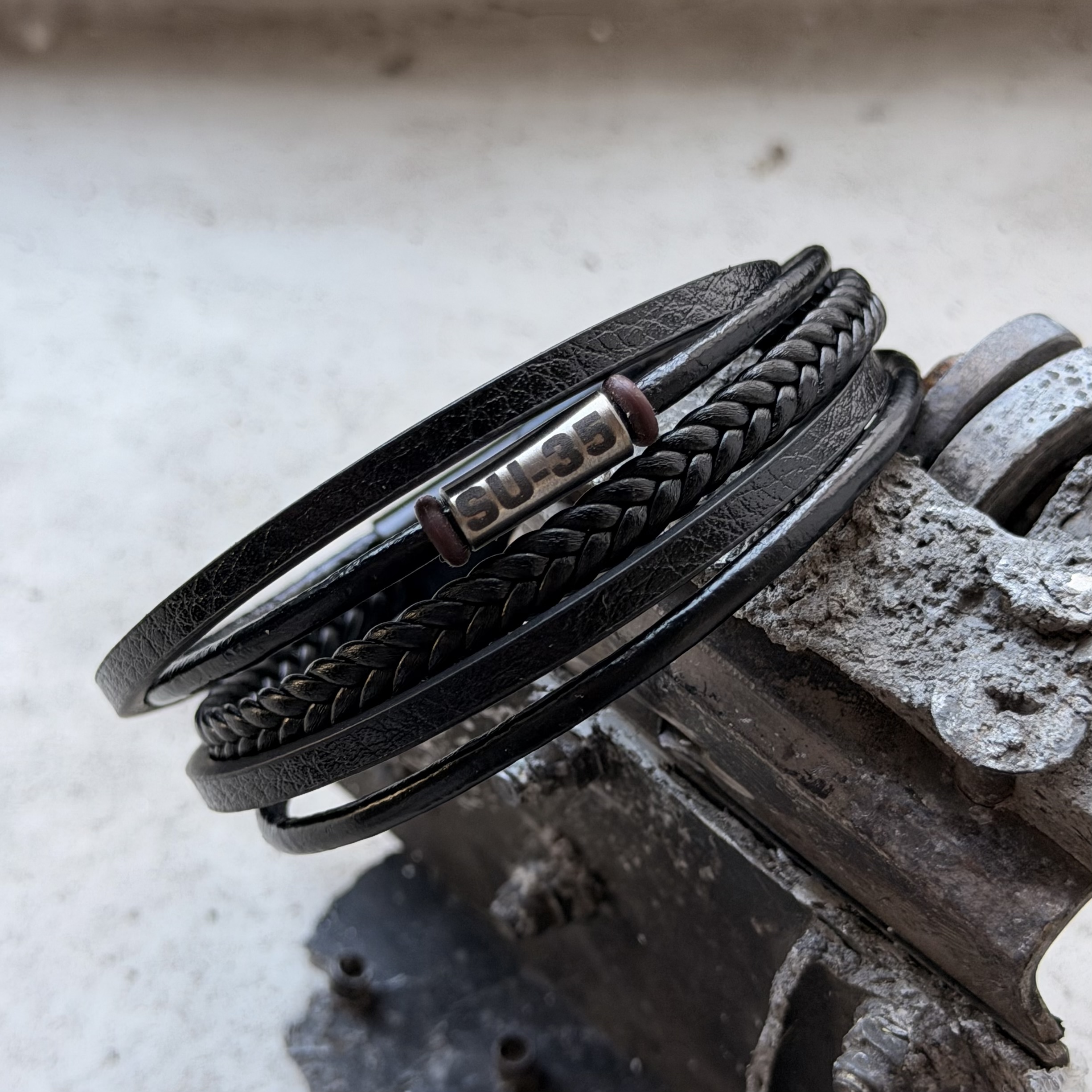 Bracelet with a fragment of a Su-35S wreckage