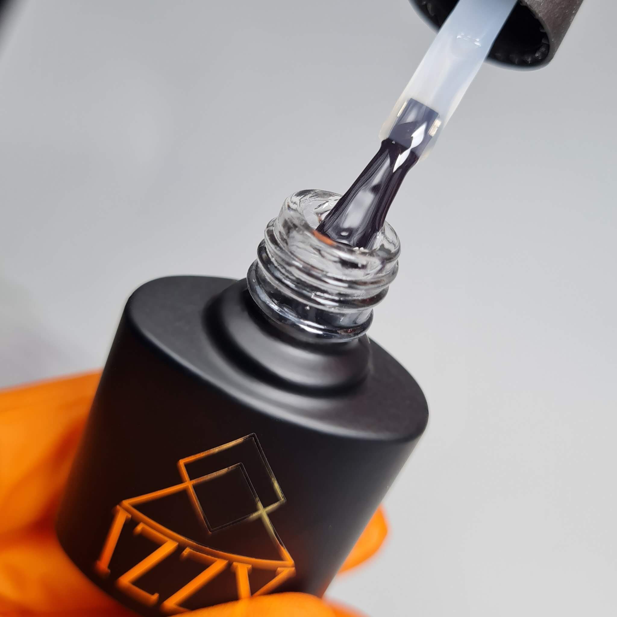 Прозора рідка високоадгезивна база скотч Izzy Sсotch Base для манікюру, 10мл