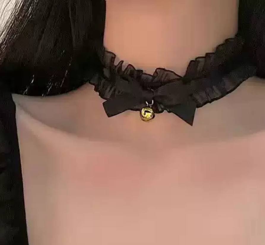 Чорний мереживний чокер у стилі Лоліта з підвіскою-дзвіночком