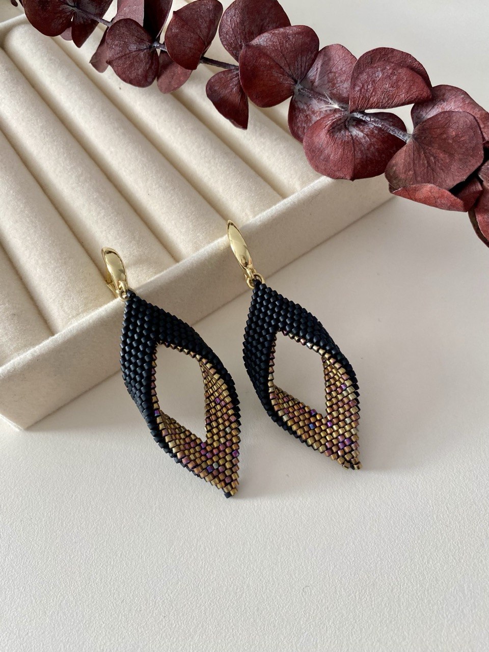 Сережки Leaf, black & gold
