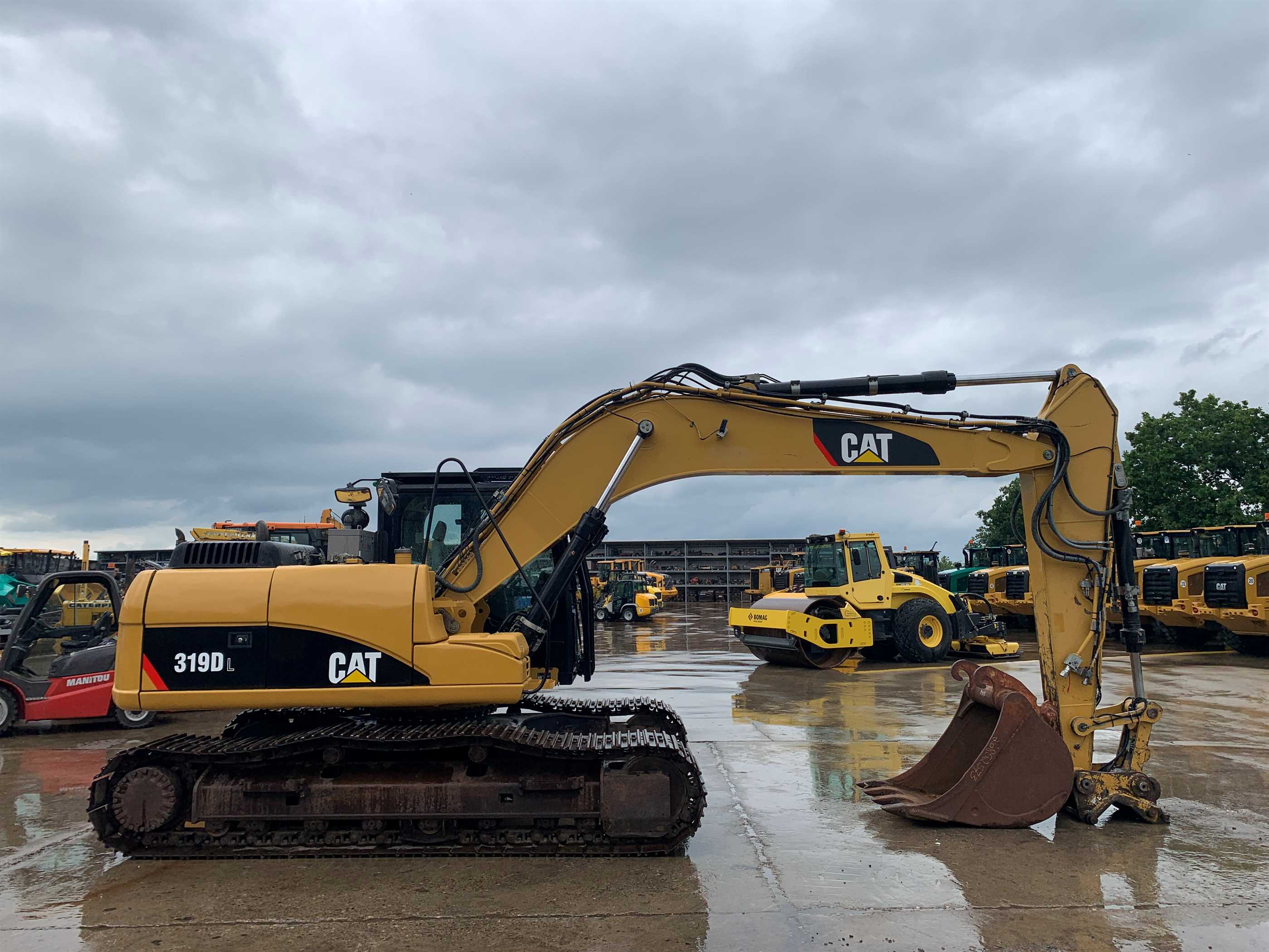 Гусеничний екскаватор CATERPILLAR – 319D L | 2012 рік | 12525 мотогодин