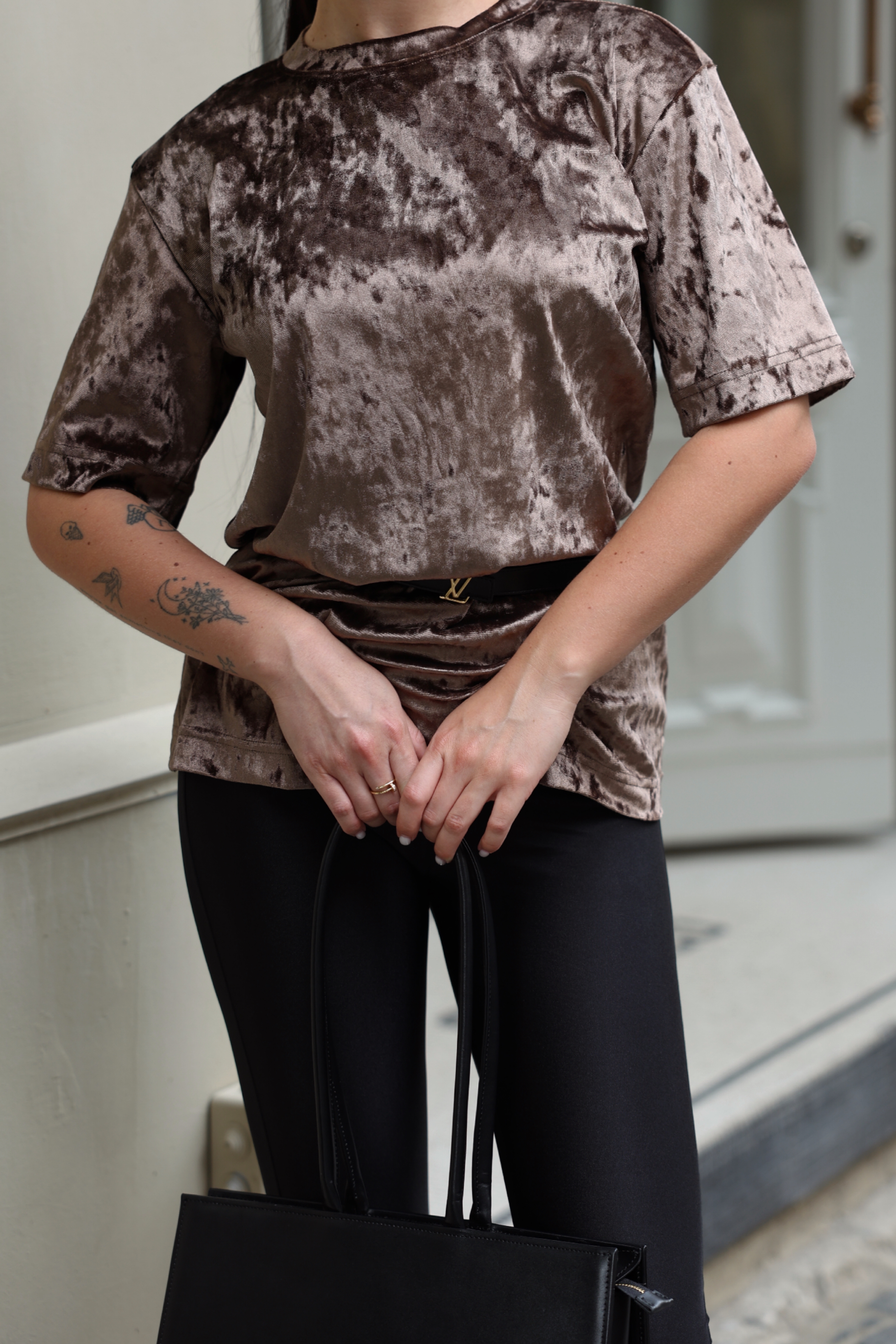 Футболка оксамитова коричневого кольору