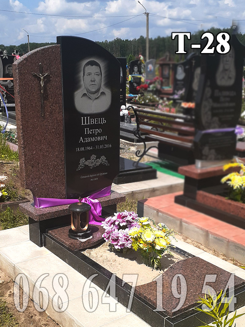 Пам’ятник Т-28 жадківка та габро з приставною плитою та латунним хрестом