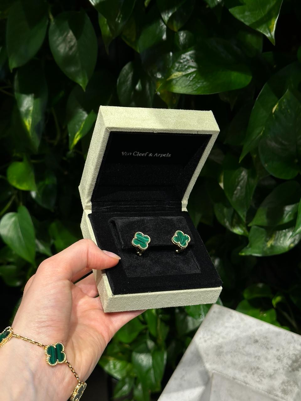 Van Cleef & Arpels Earrings Vintage Green Malachite K18 Yellow Gold