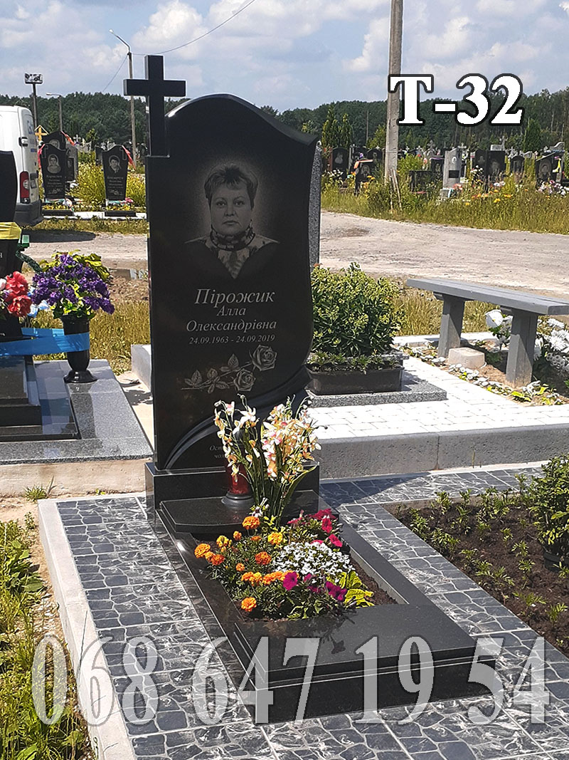 Пам’ятник Т-32 стела з вставним хрестом, полички-хвильки