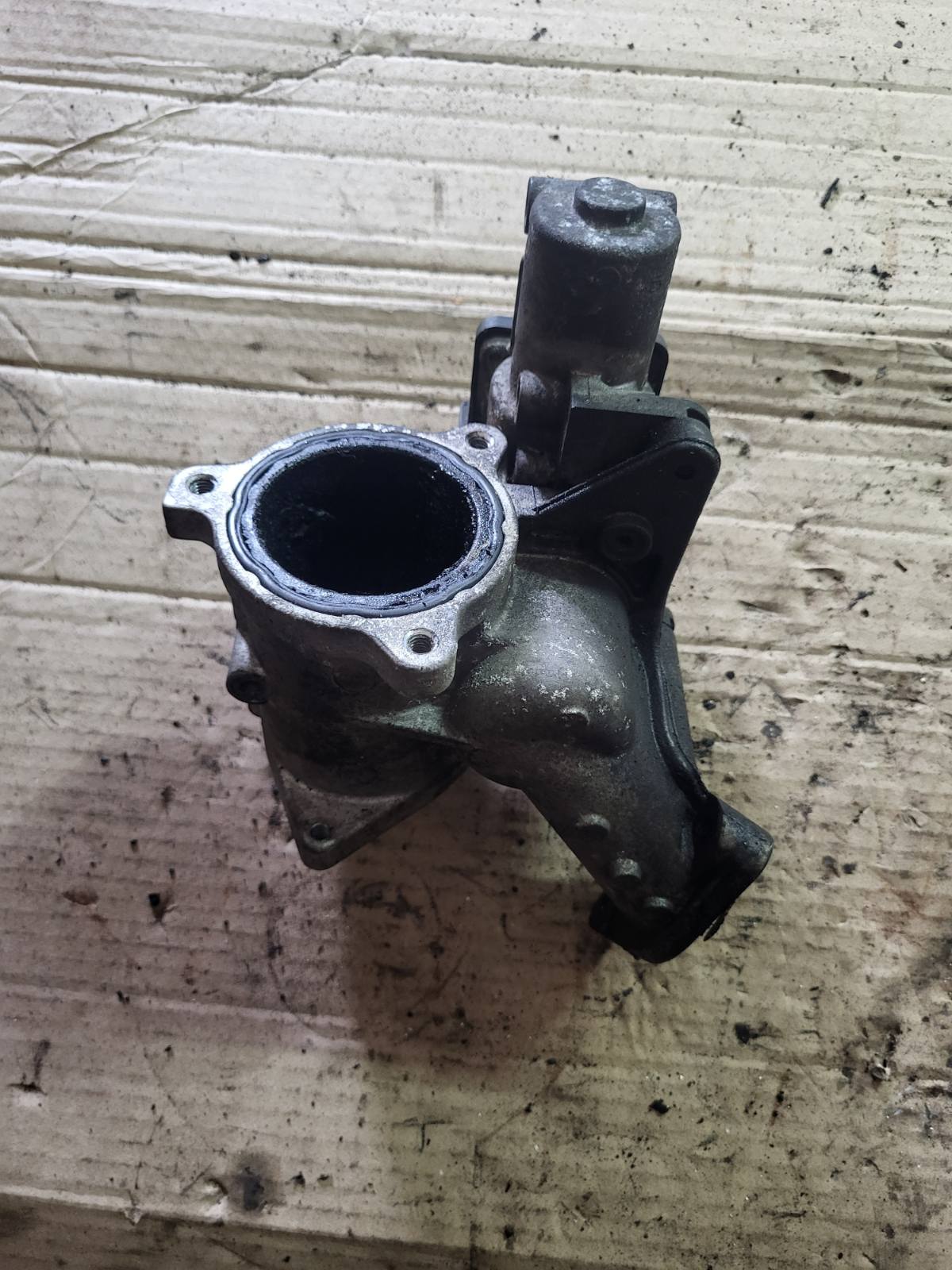 Клапан EGR Passat B6 2.0 BMP