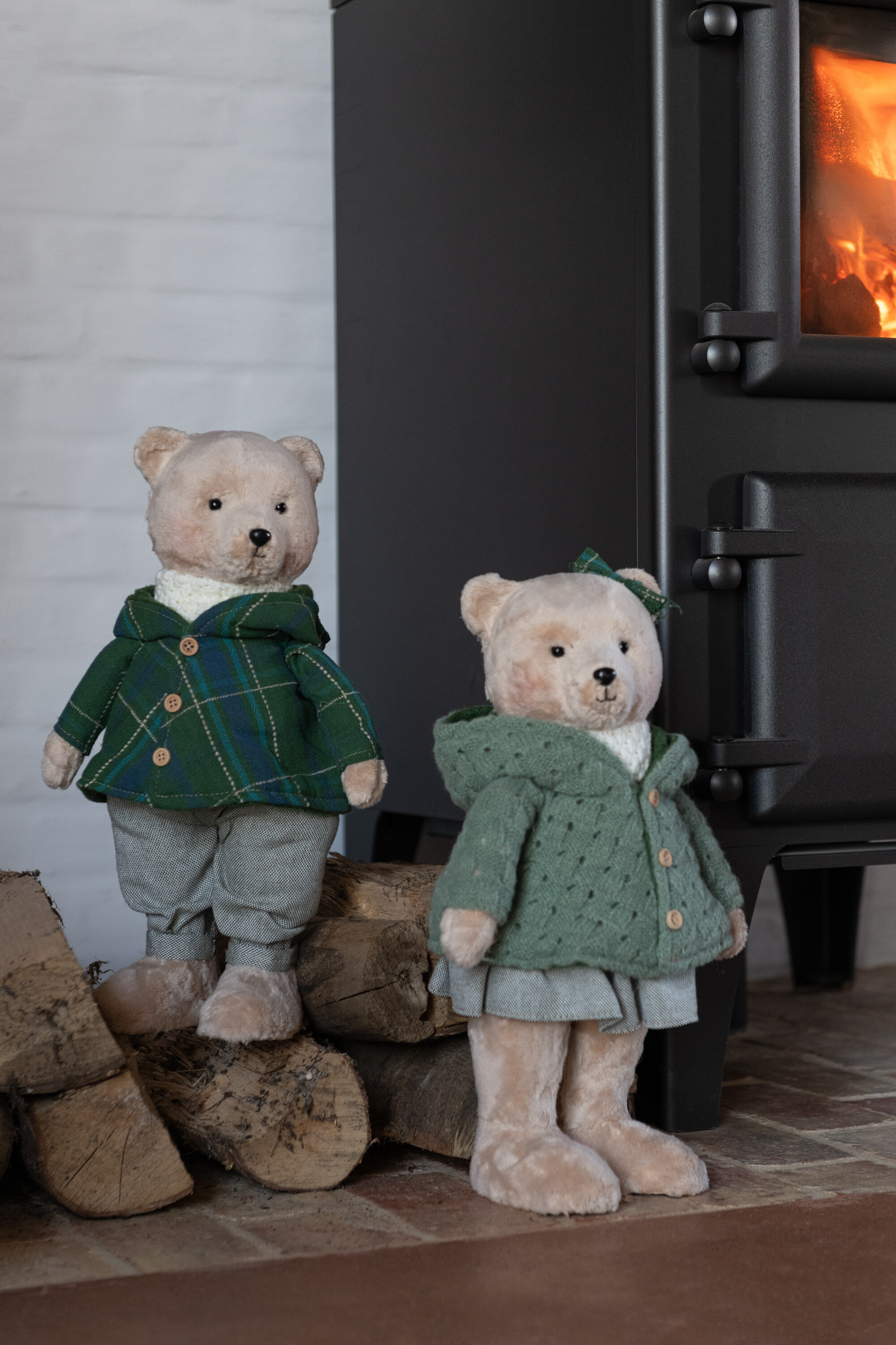 Ведмедик хлопчик/дівчинка, з квітами J-LINE