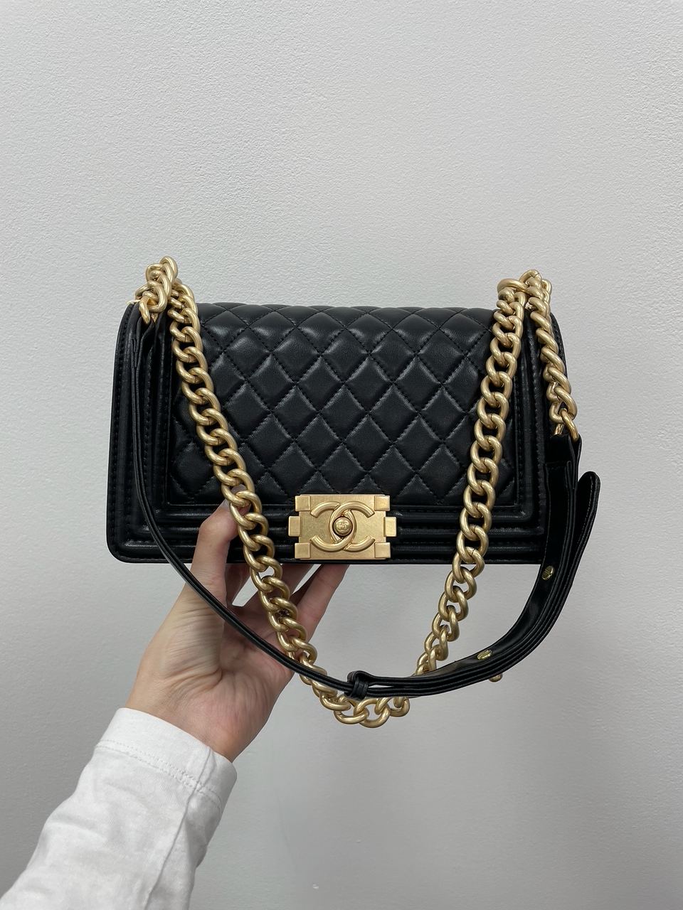 Chanel Medium Boy Black/Gold Caviar RHW