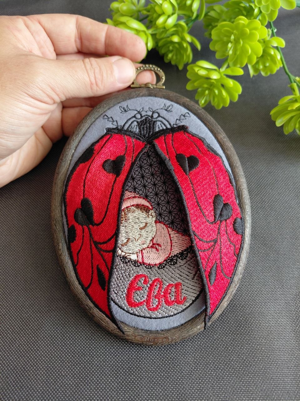 Ім'я в рамці "Lady Bug"