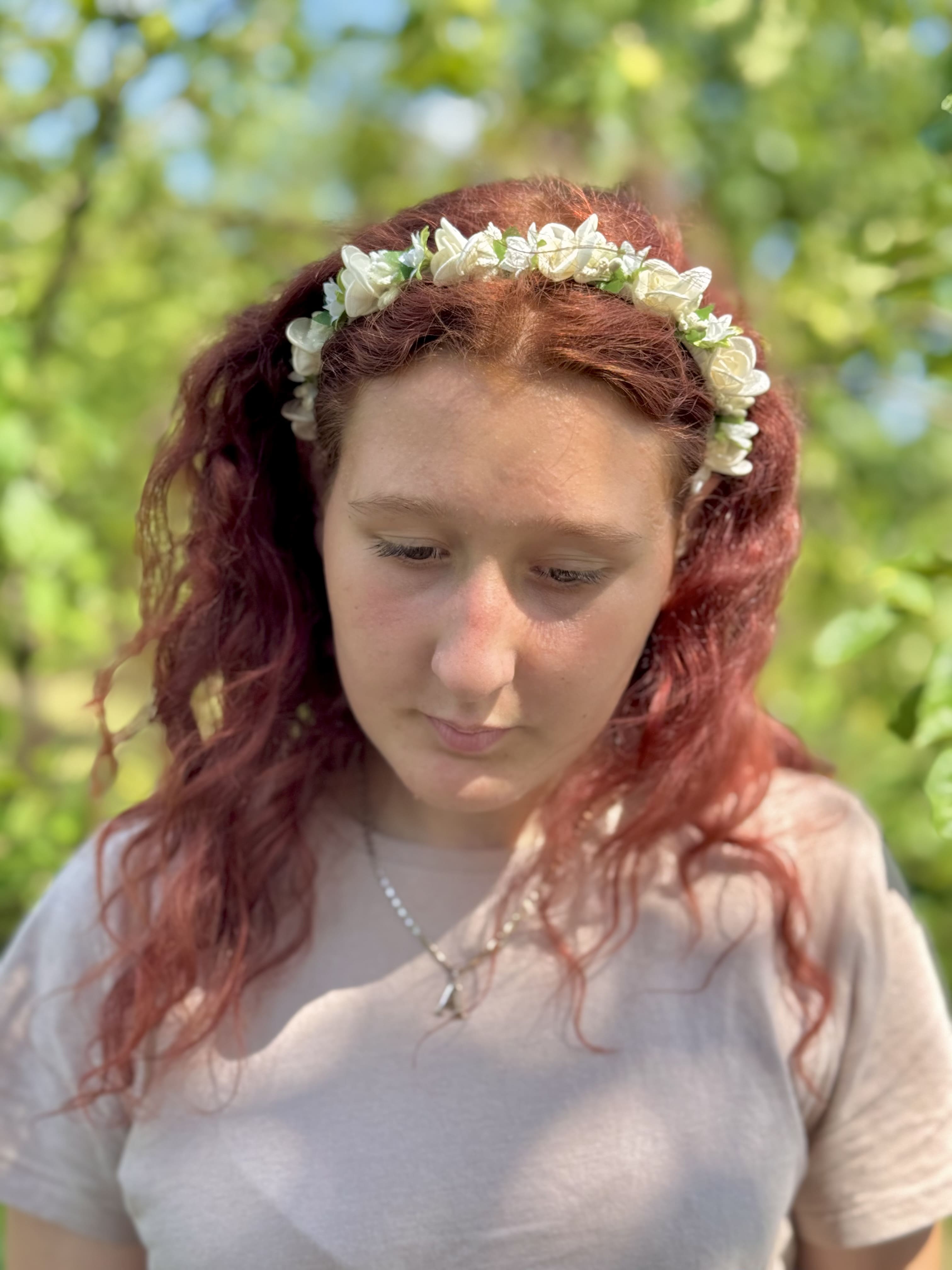 Тоненький віночок з молочними розочками