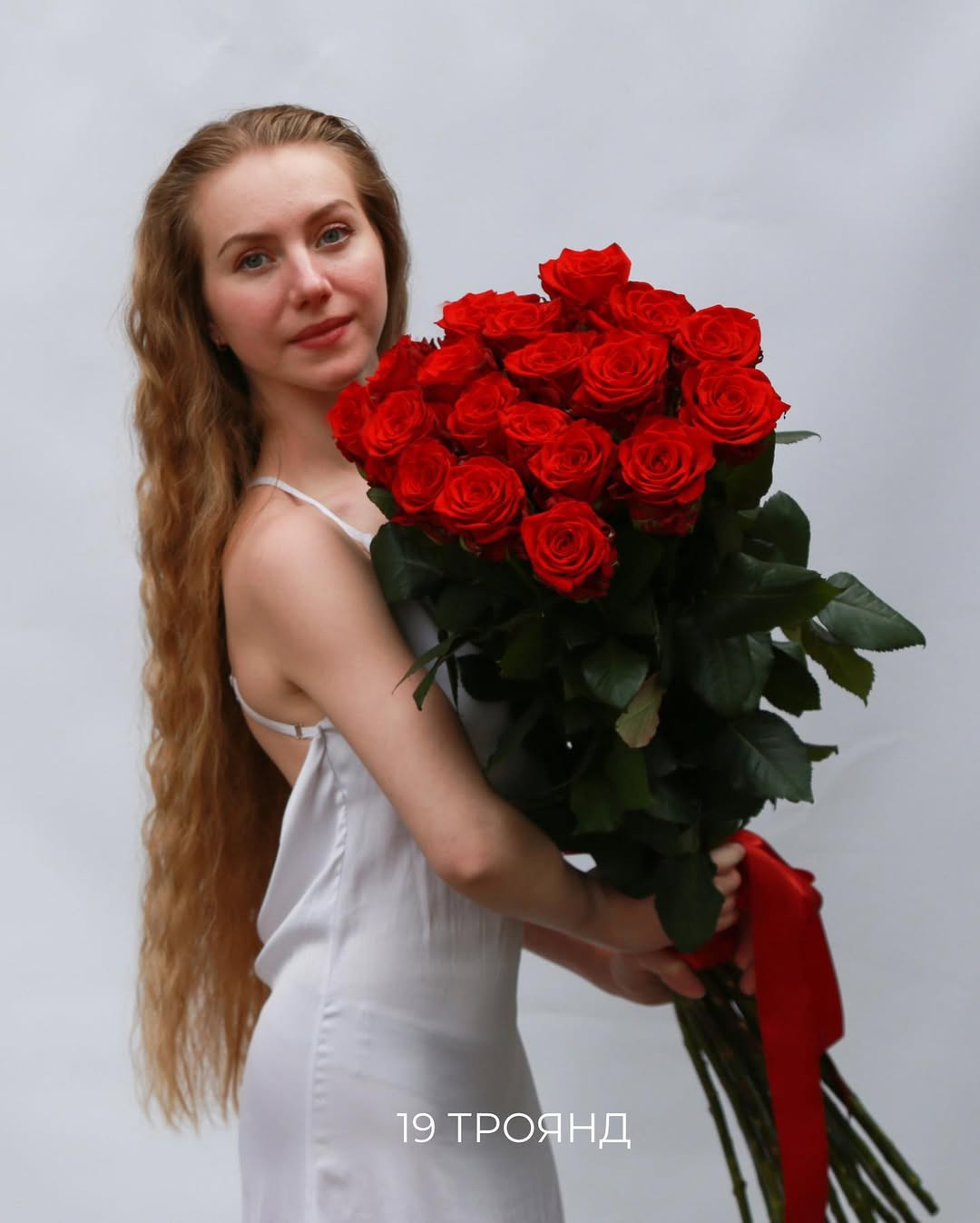 19 червоних троянд "Марічка"