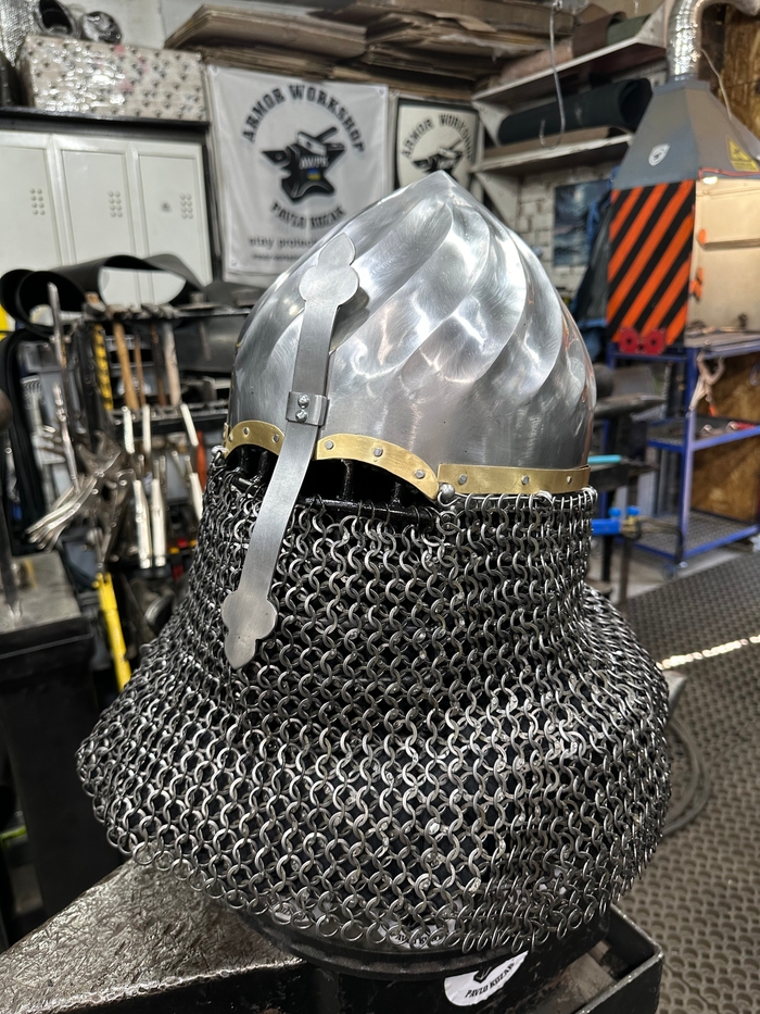 Armor helmet “spiralus helm”