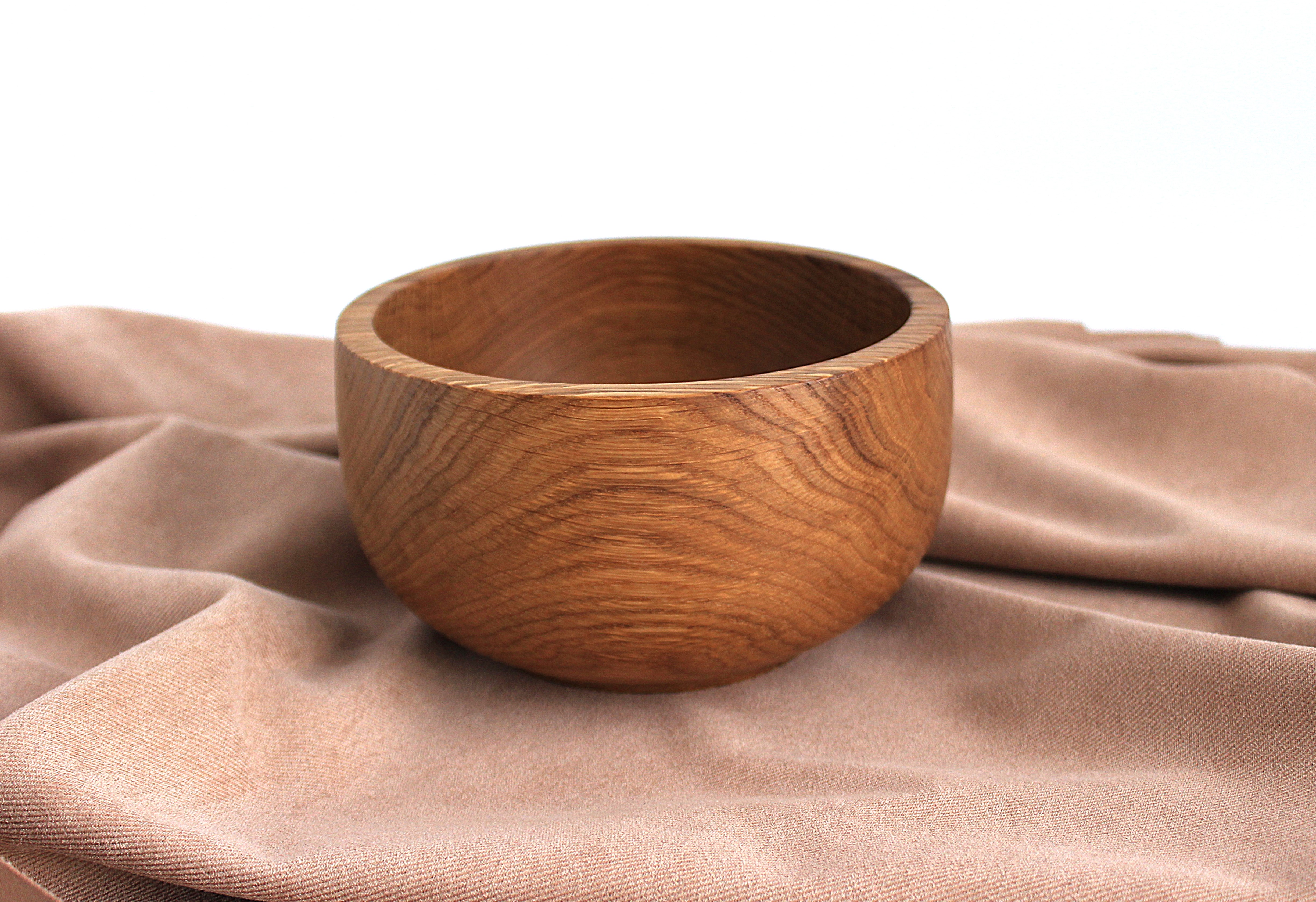 Миска з  дуба ручної роботи
