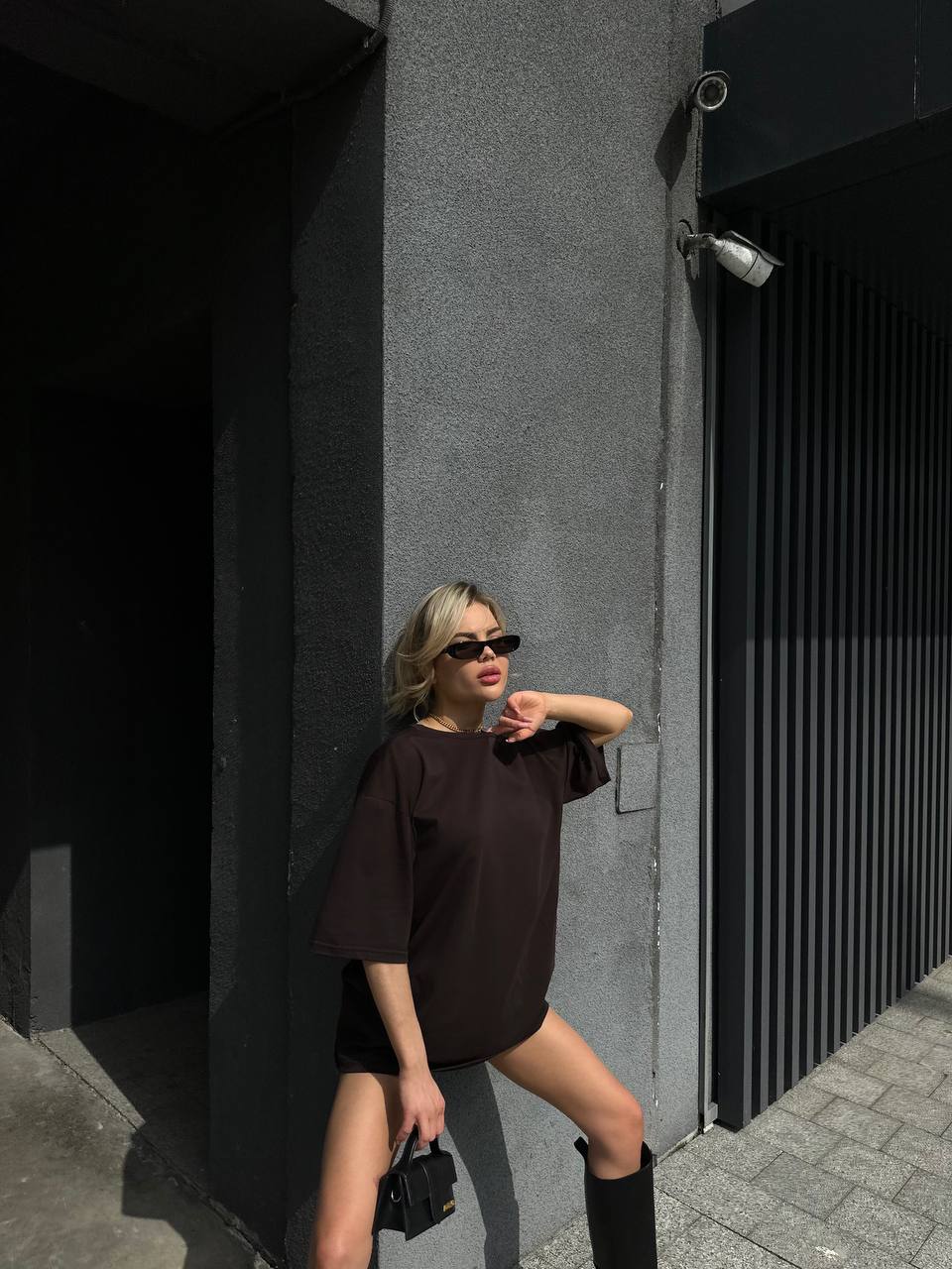 Футболка в кольорі шоколад якісна фурнітура 90 % бавовна