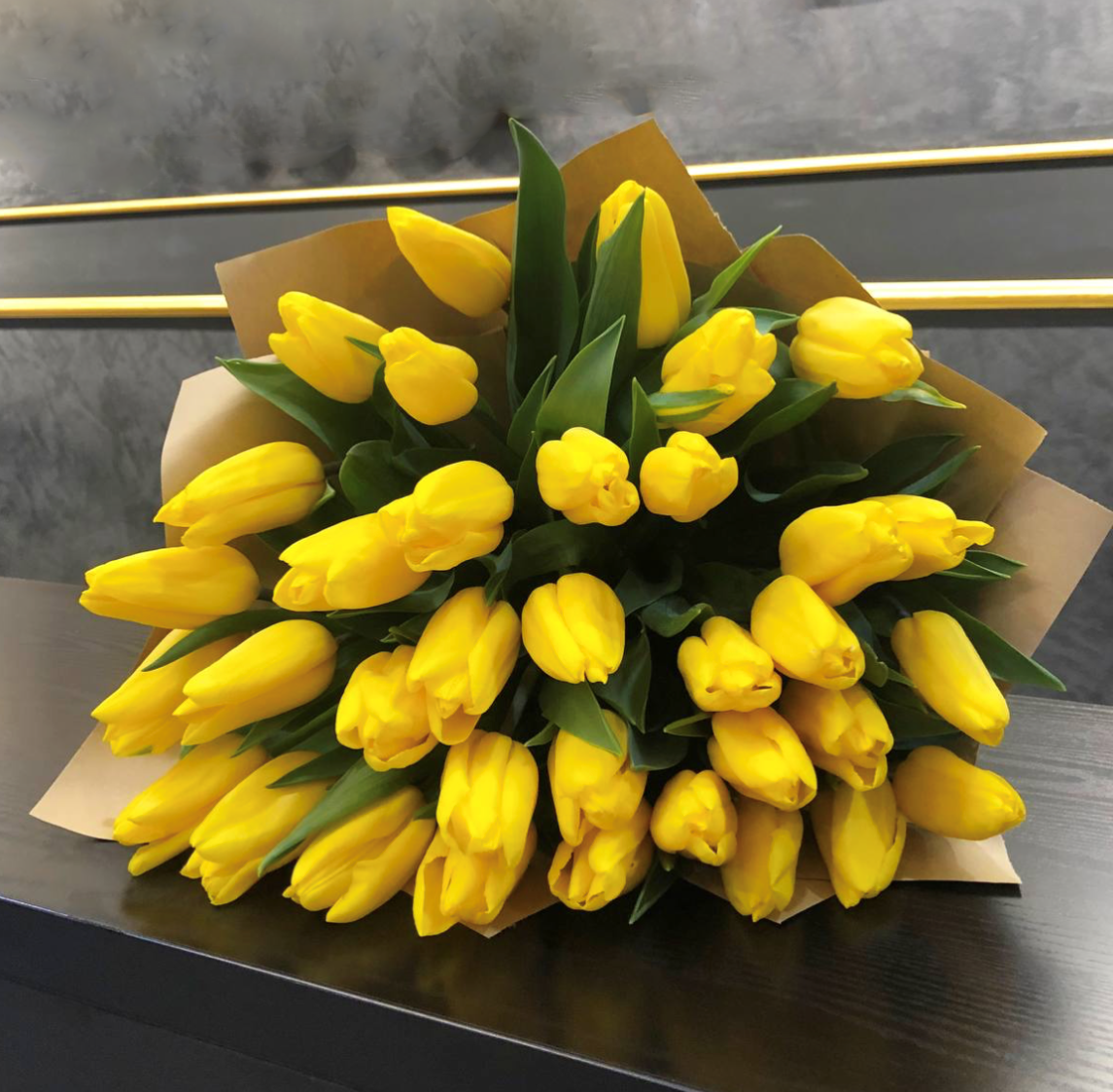 Букет з 35 жовтих тюльпанів