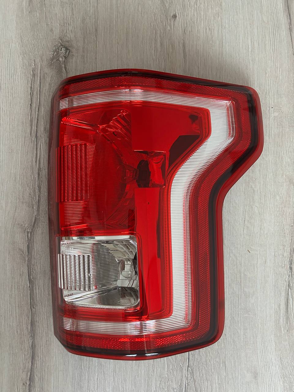 Б.у оригінал Ford F150 права в крило 2015 - 2017 роки