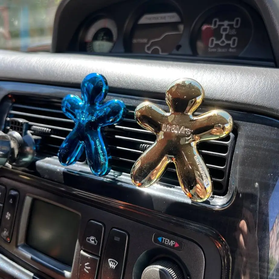 Ароматизатор у машину чоловічок Mr&Mrs NIKI Equilibrium - Blue Chrome Детальніше: https://autocomfort.in.ua/ua/p1619124570-aromatizator-mashinu-chelovechek.html