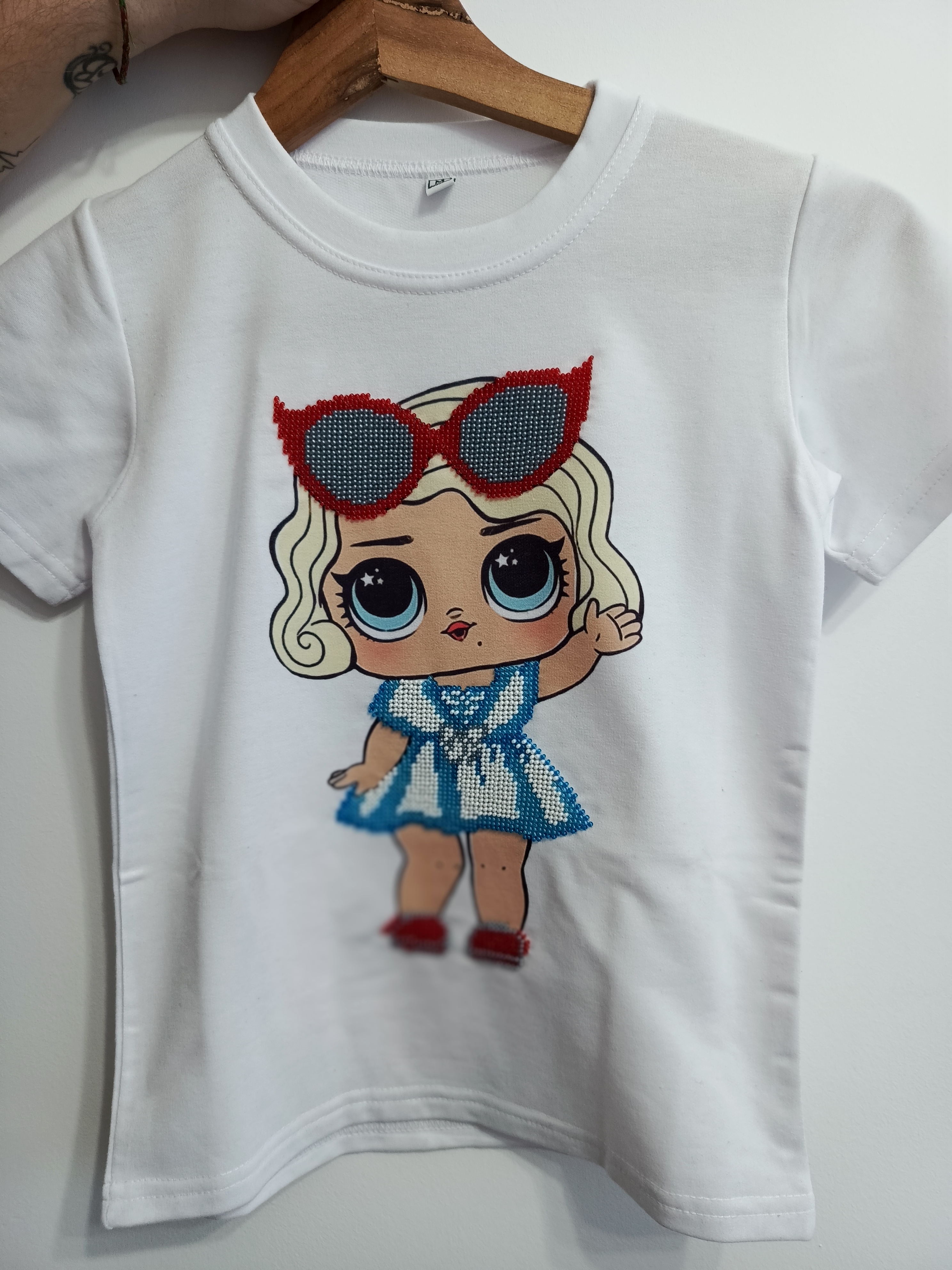 Дитяча футболка оздоблена бісером