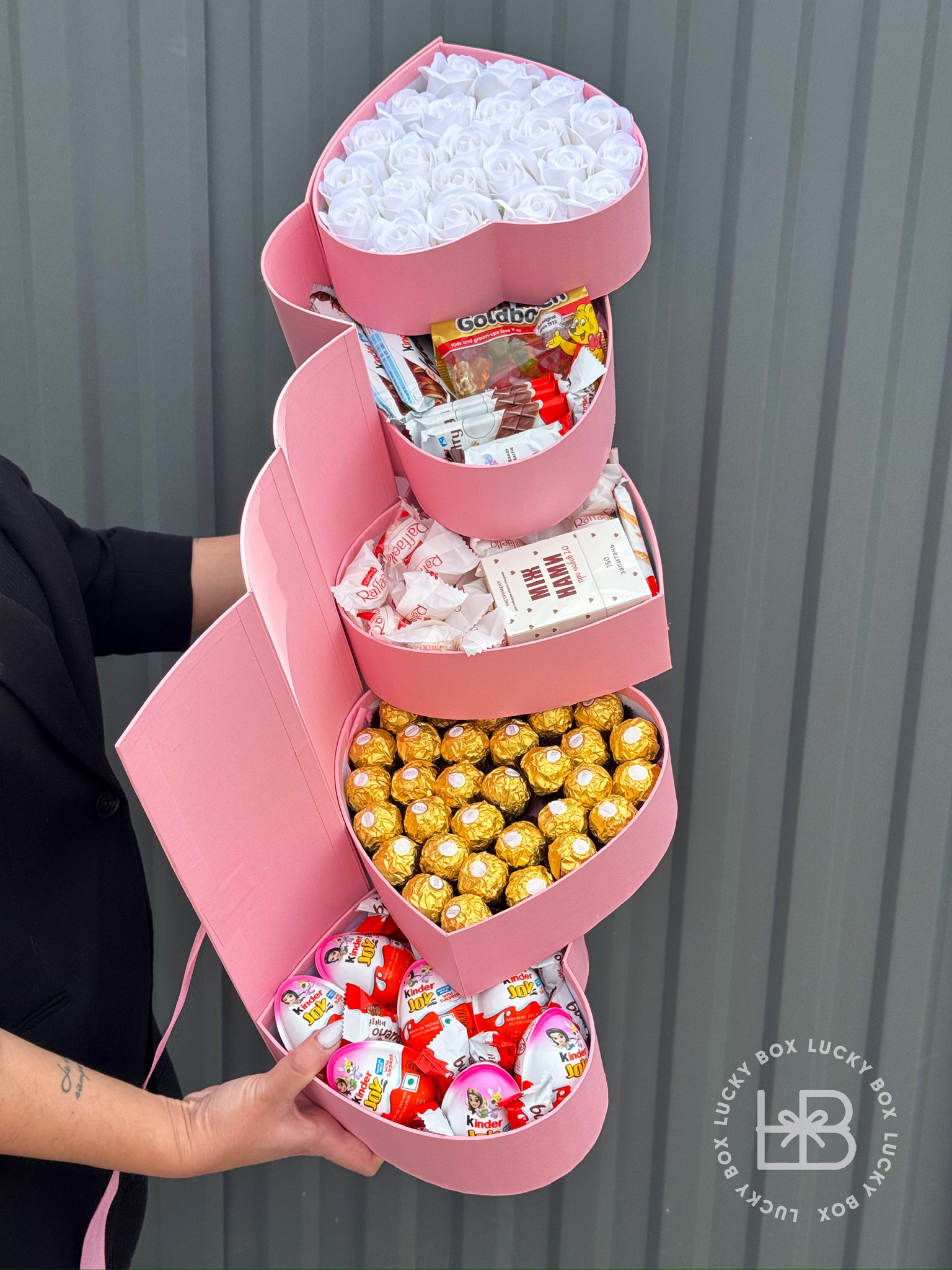 Подарунковий набір з солодощами та грою для закоханих