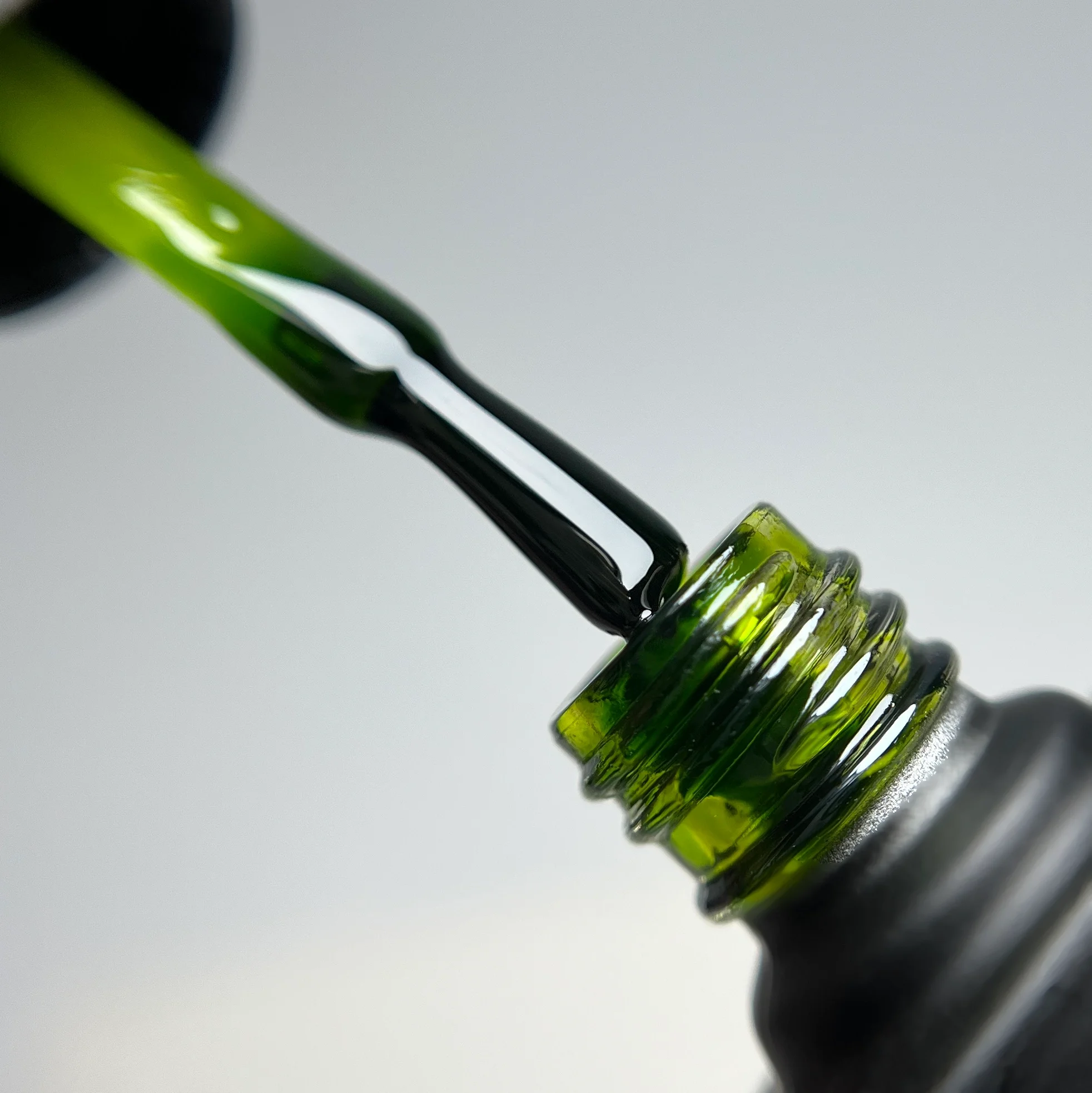 IZZY Bloom Green зелений вітражний гель-лак, 10ml