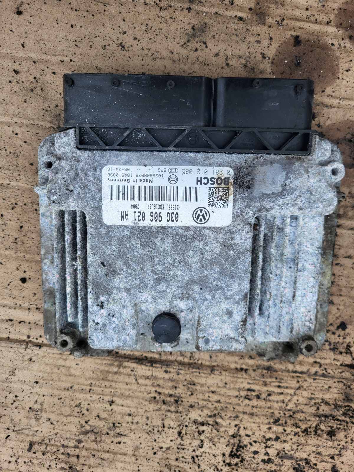 Блок керування двигуном ЕБУ Passat B6 BKC