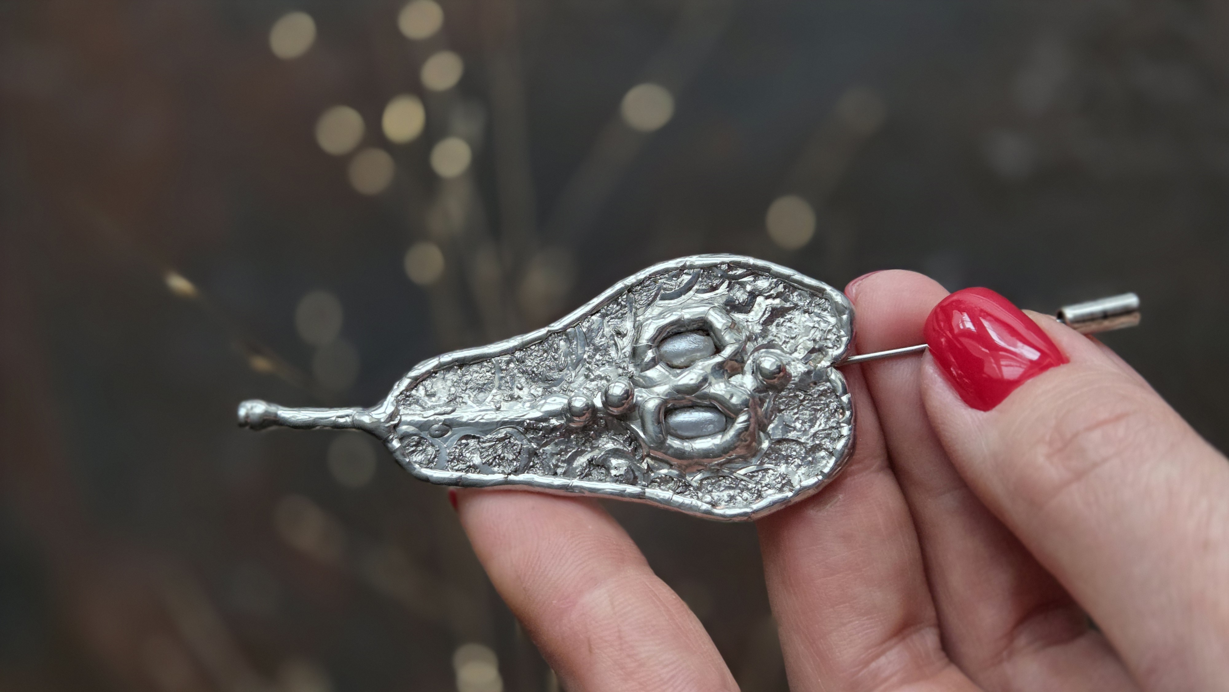 Брошка "Зимова груша"