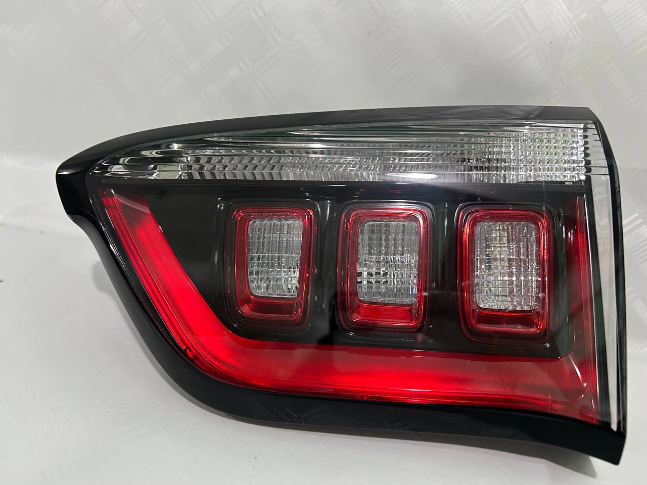 Jeep Compass 2 Права сторона Б/у оригінал (Пасажирська сторона в ляду)  2017 - 2024 роки