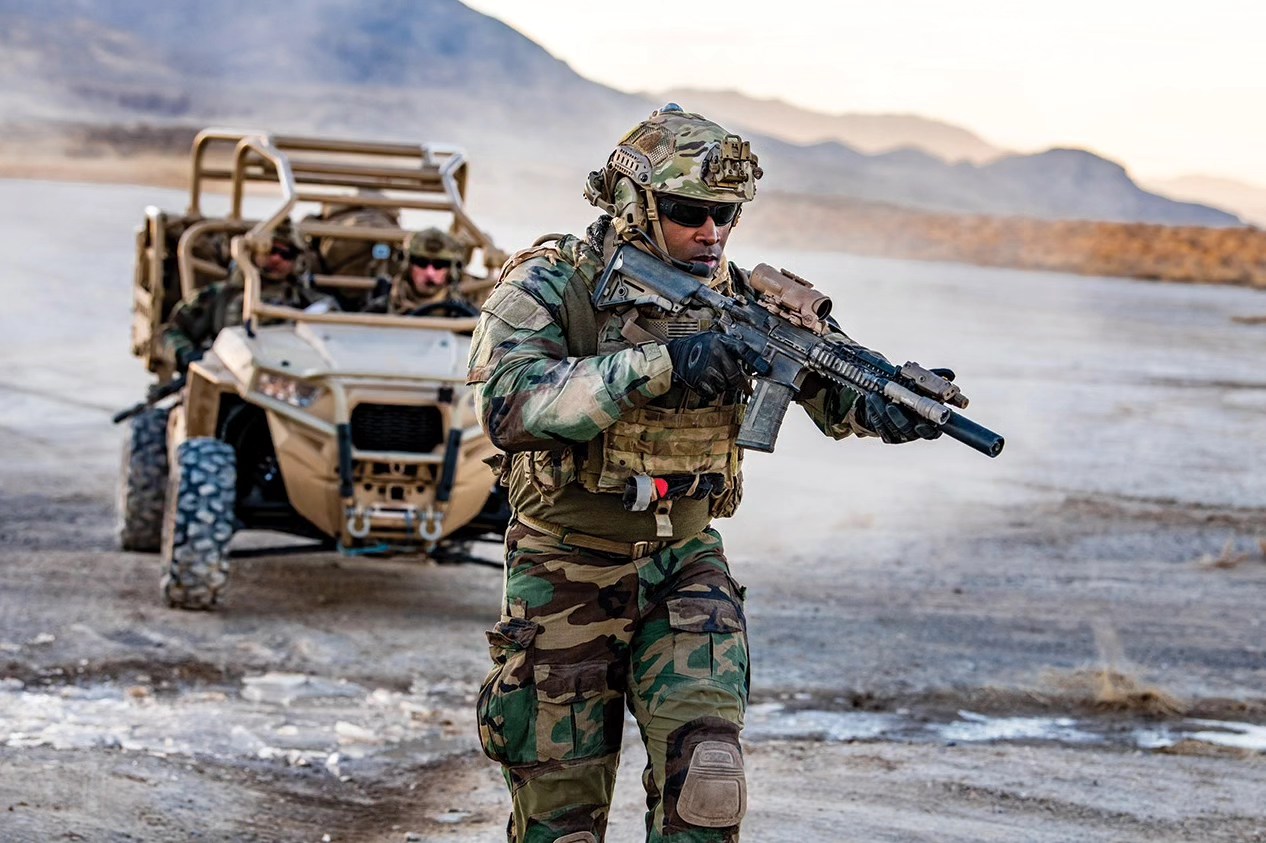 Оригінальний армійський оптичний приціл "ELCAN Specter DR 4x/1x" під калібр 5.56, від канадського преміум бренду "ELCAN Optical Technologies".