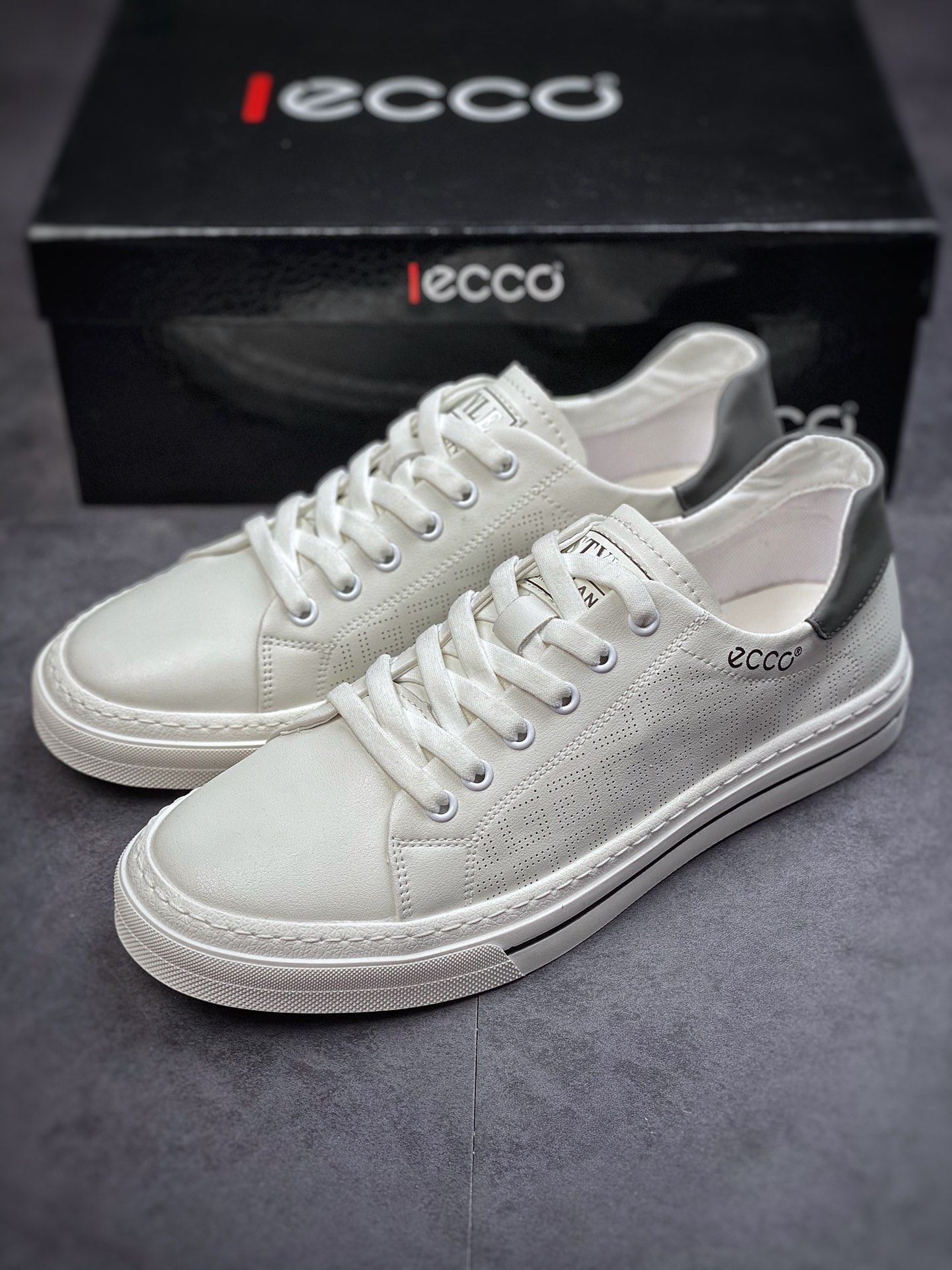 ECCO Runner White