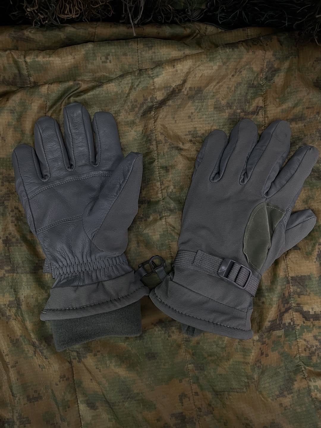 Оригінальні зимові утеплені мембрані водонепроникні рукавиці Армії США "US Army Intermediate Cold/Wet Weather Gloves".