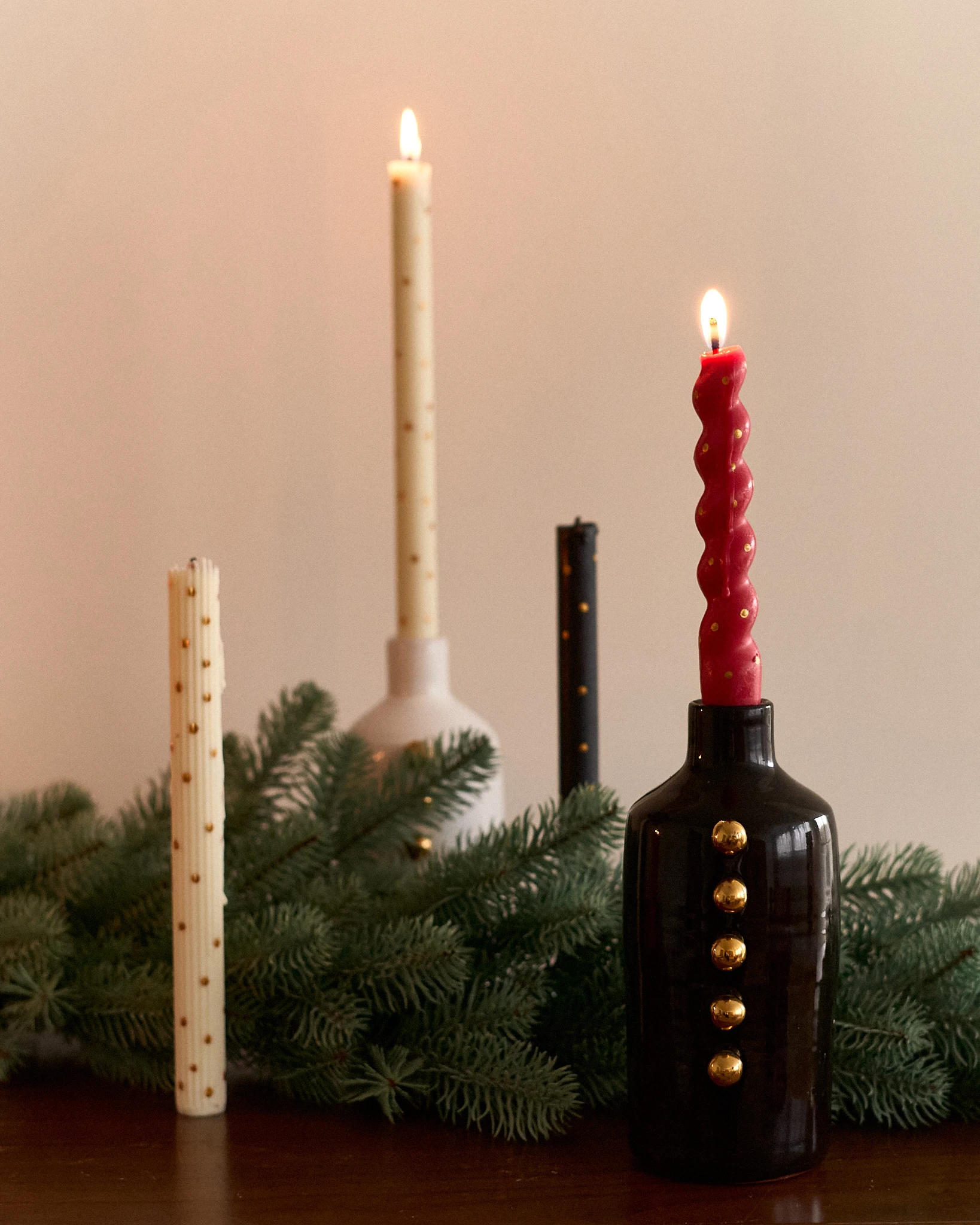 Підсвічник — Чорний із золотими кульками