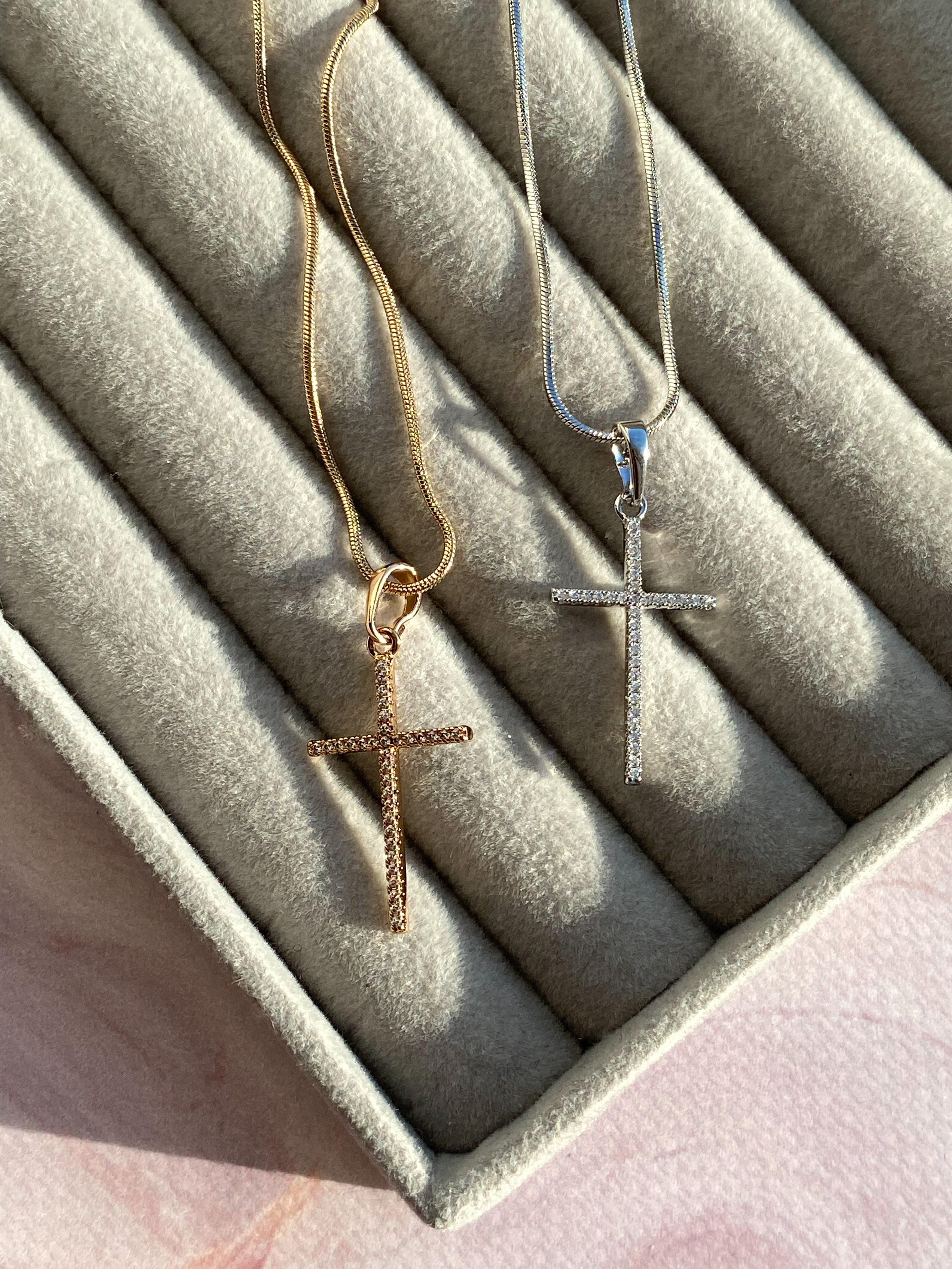 Хрестик на ланцюжку