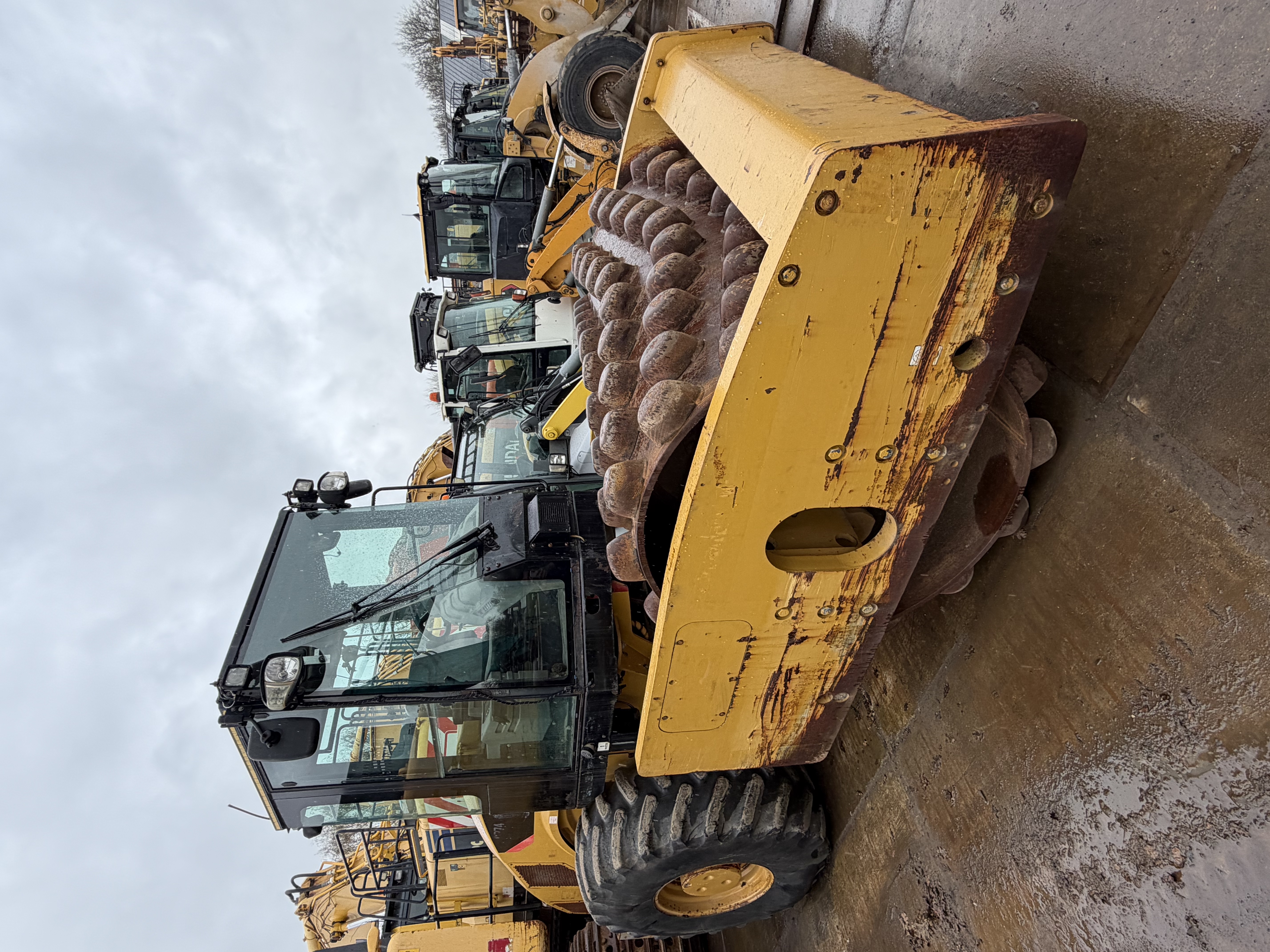 Грунтовий каток | Caterpillar CP74 | 2011 рік |