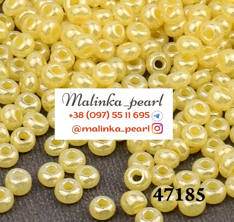 Бісер бежевий, непрозорий, перламутровий