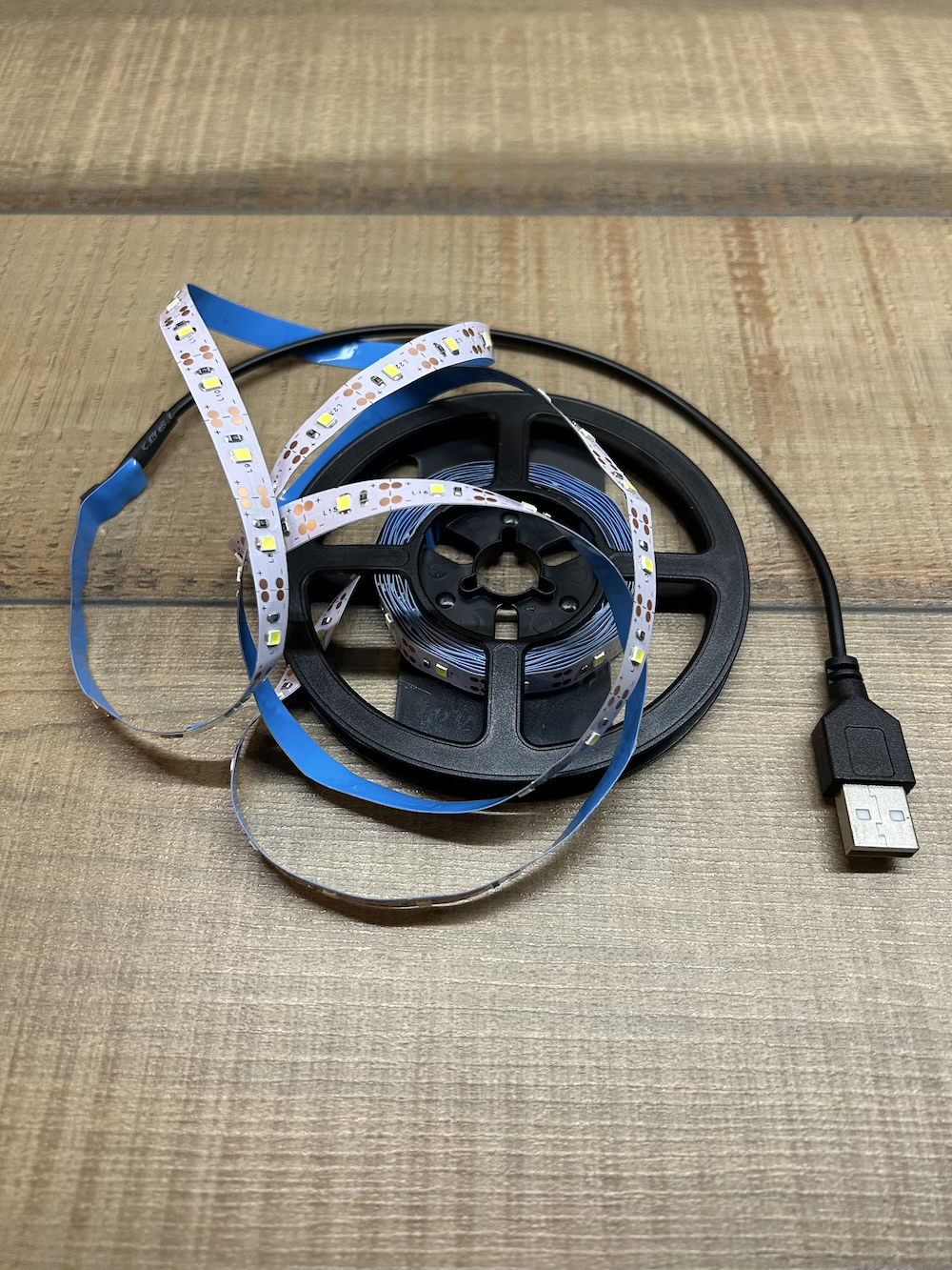 Led стрічка 5V, 4 метри, 3W/m, +USB (холодний-білий)
