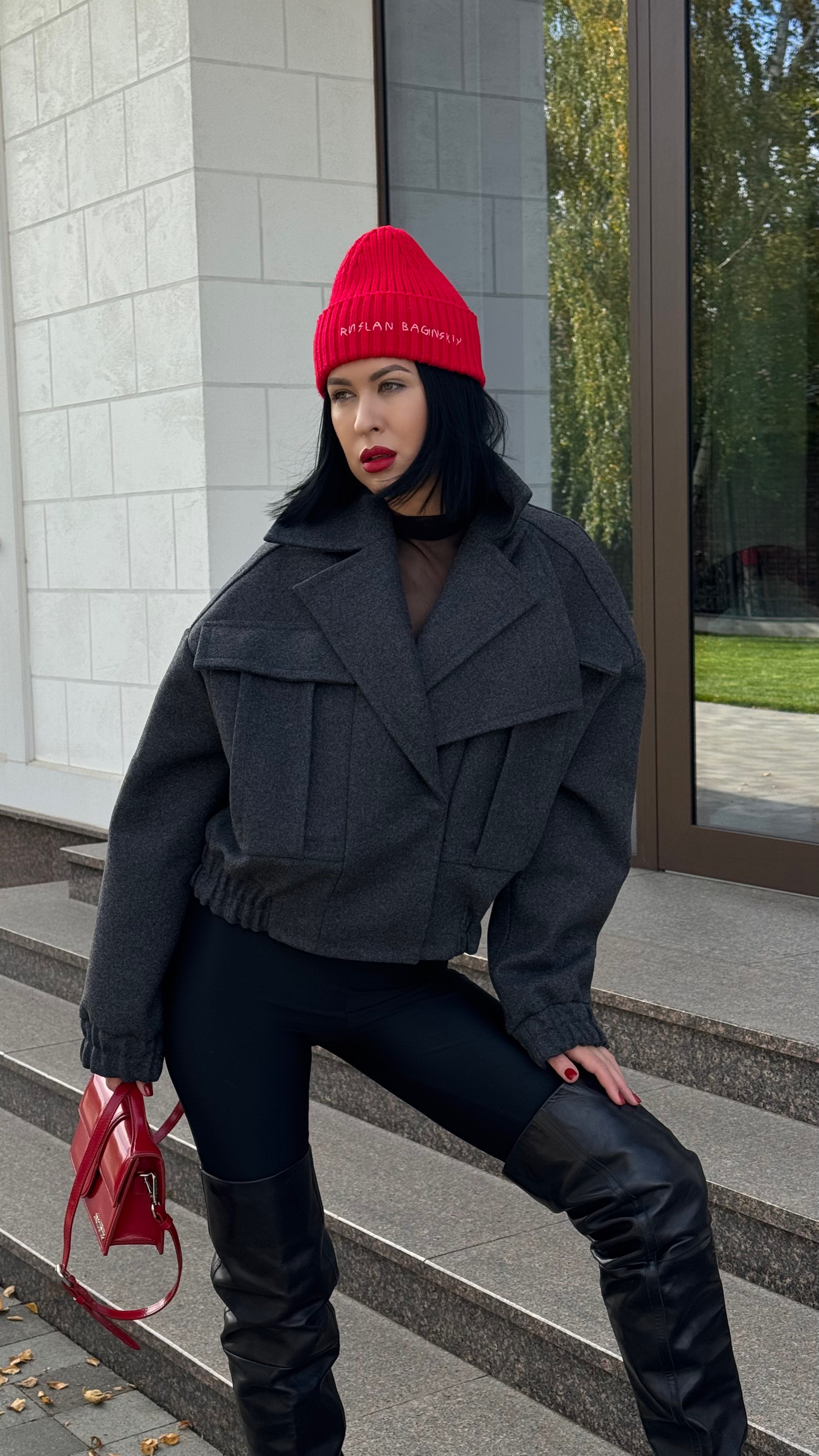 Бомбер з накладними кишенями