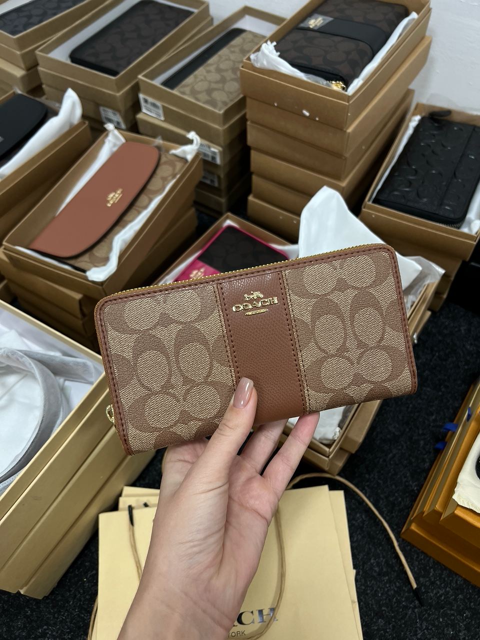 Coach Round Fastener Long Wallet Signature Ginger