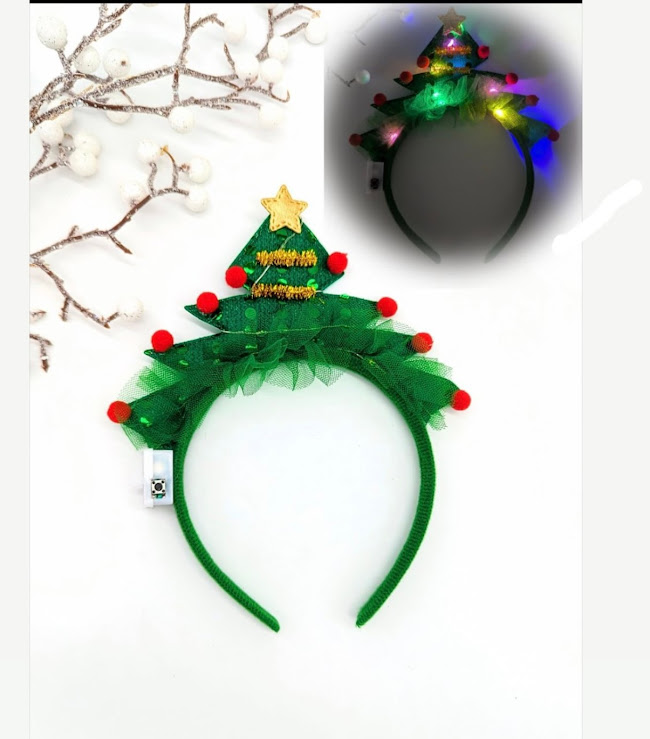 ялинка на обручі світиться