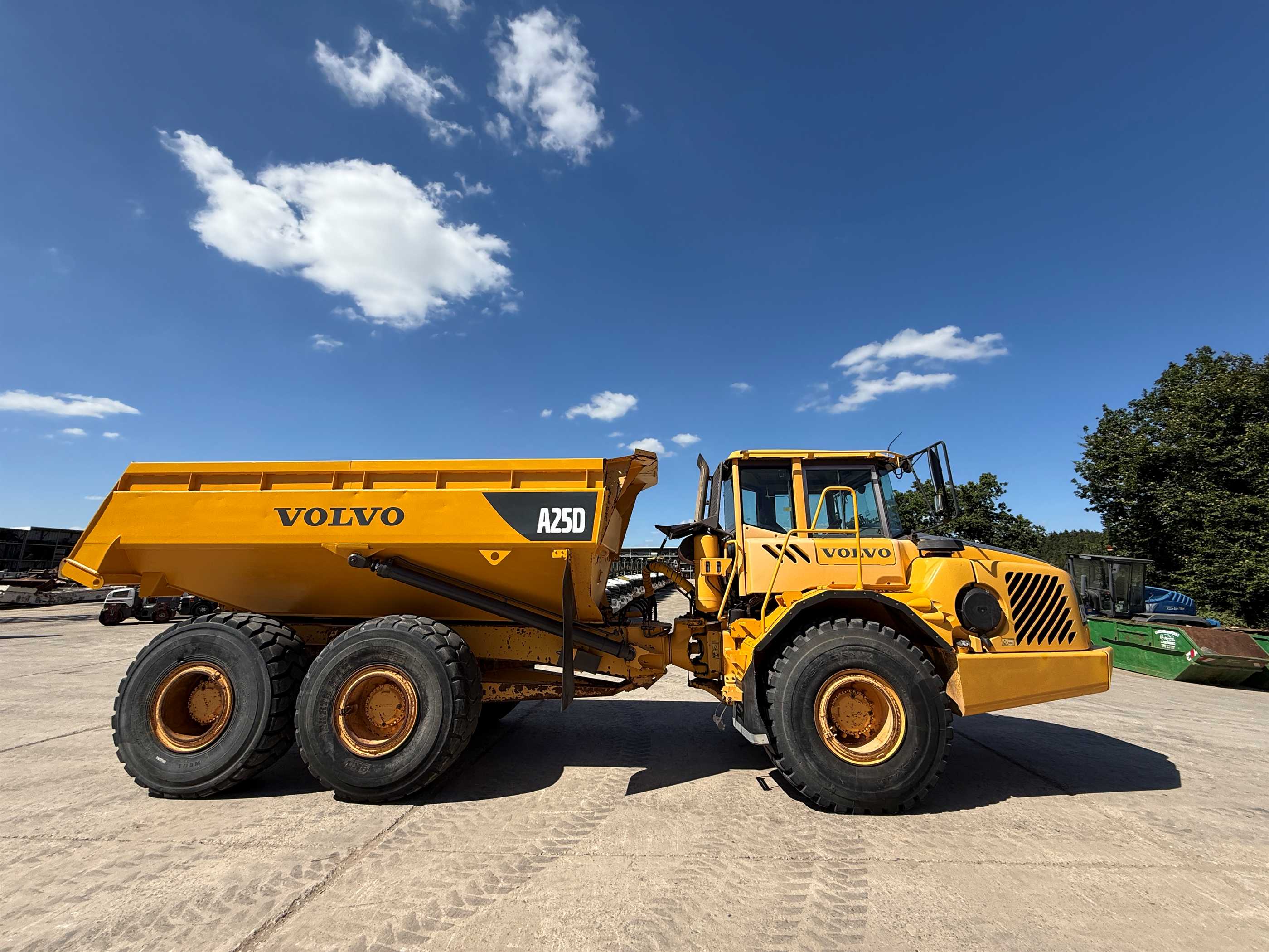 Шарнірний самоскид VOLVO A25D | 2002 рік | 20 595 мотогодин